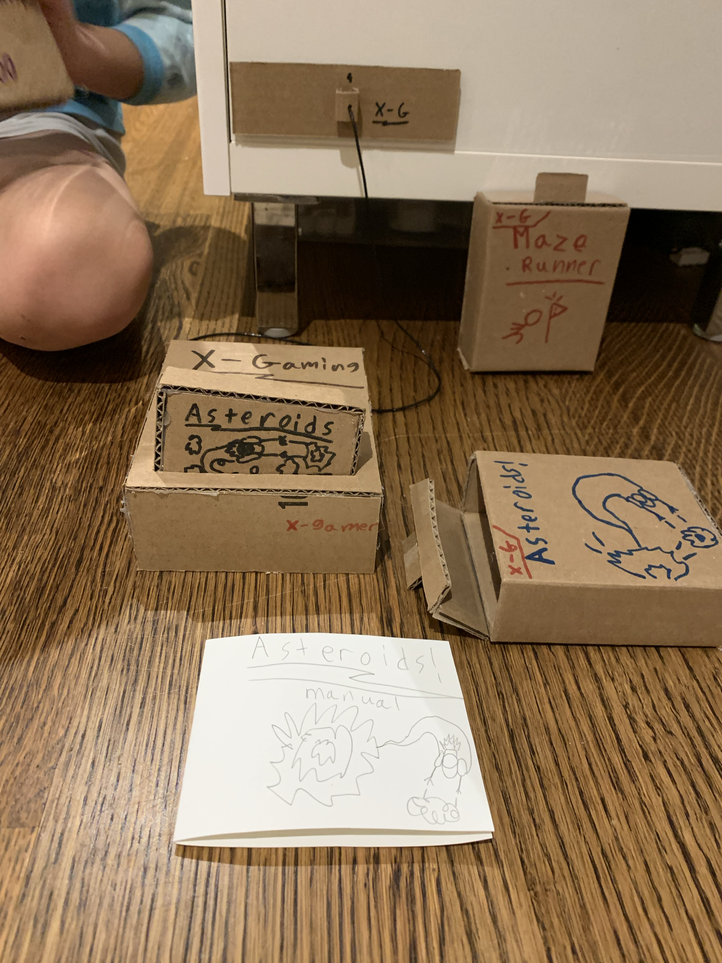 01-EarlyMaker-cardboard-game-store-setup-age8.png