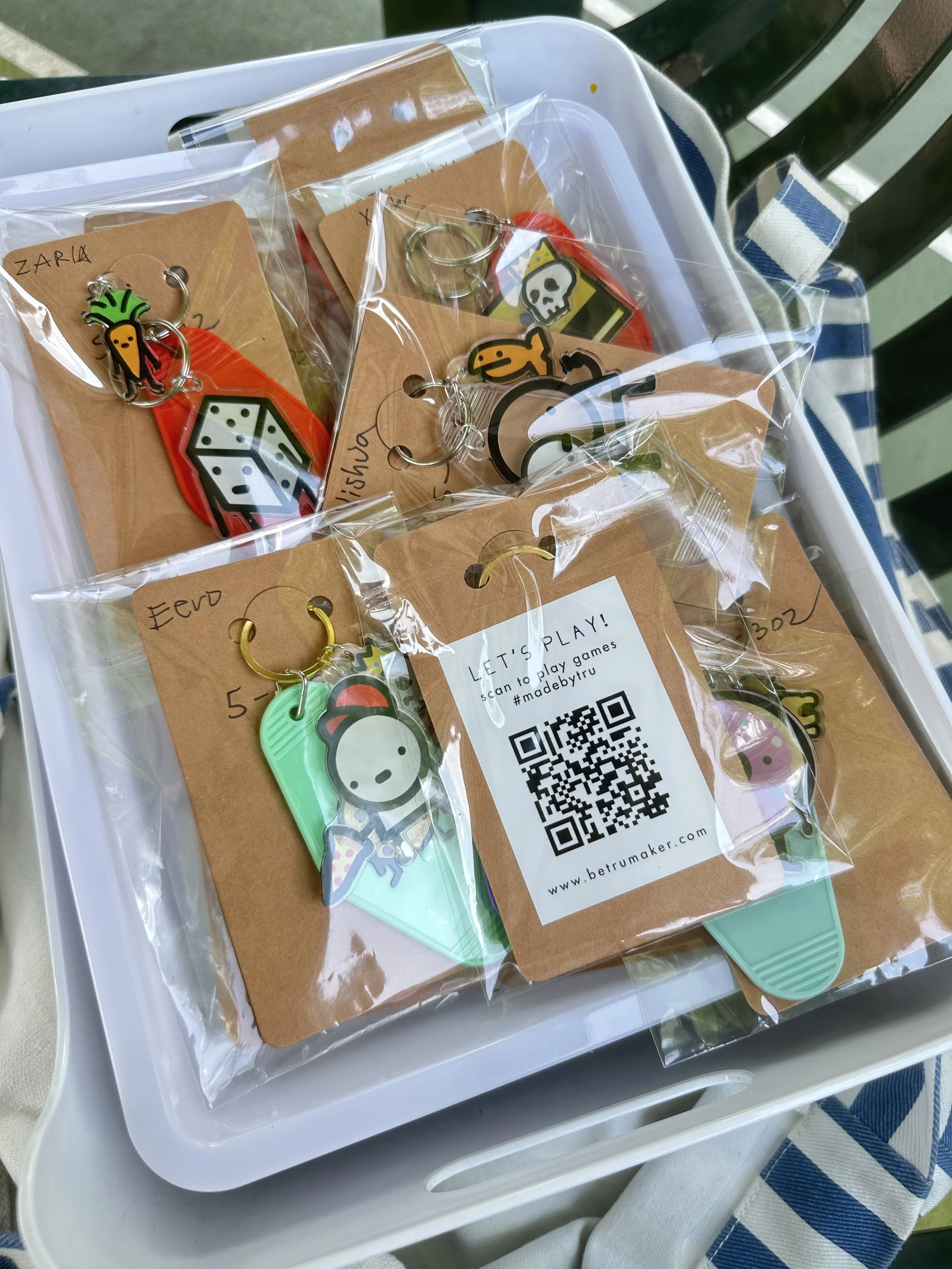 PS38-37-tray-packaged-named-keychains-closer.jpeg