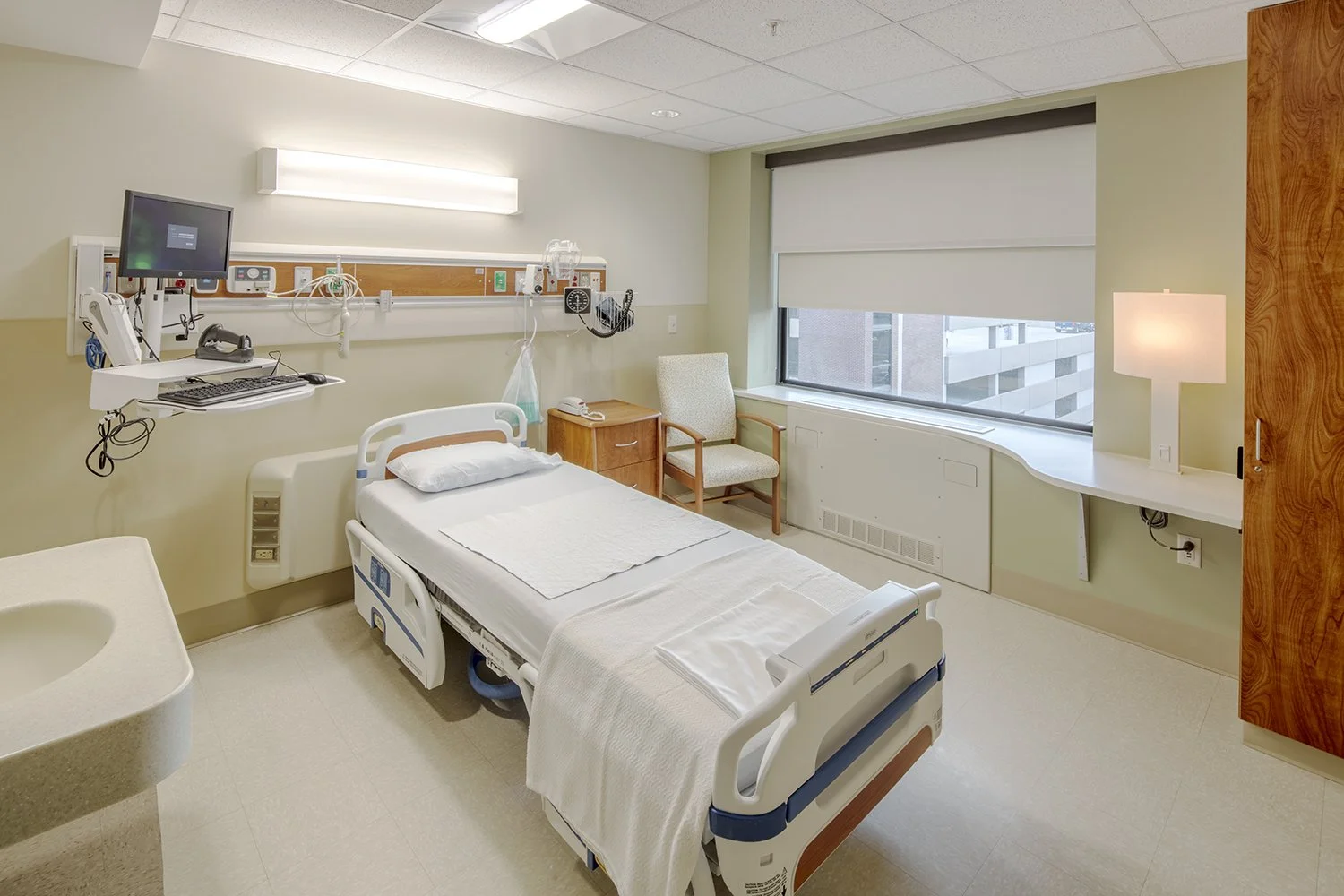 SMC_ARU_Int_InPatientRoom_4740-Revette.jpg