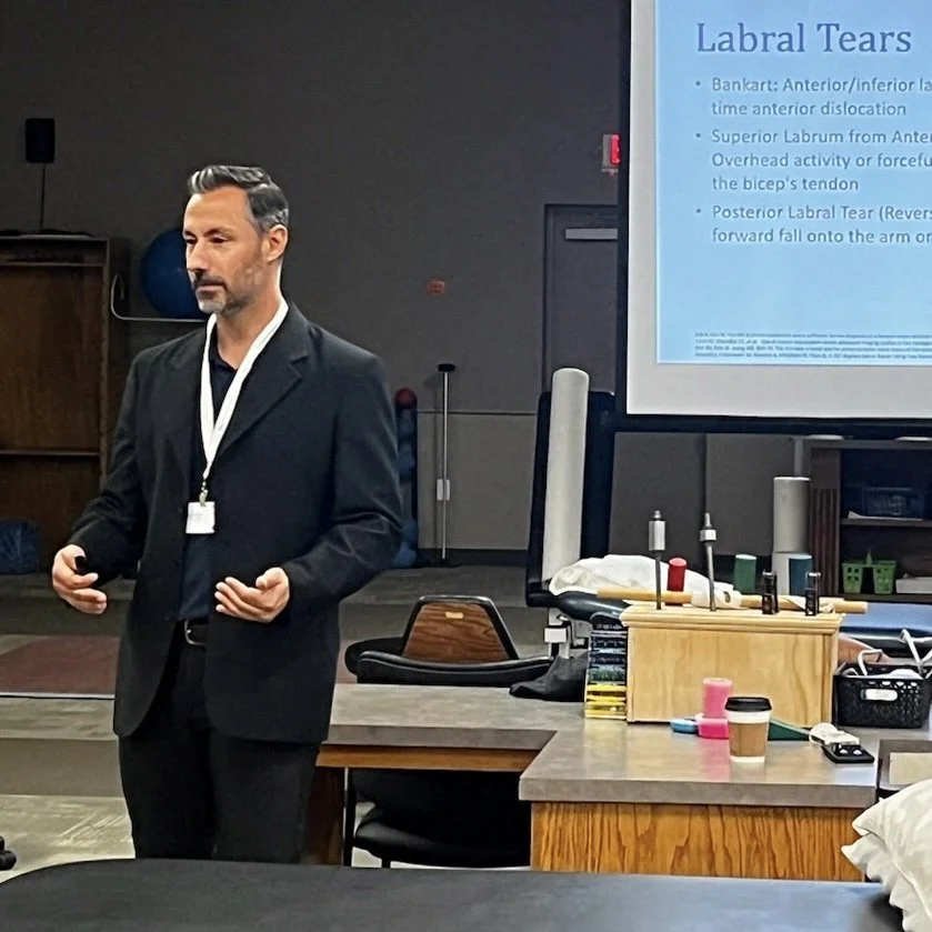 A FAAOMPT-credentialed instructor presenting in a clinical education course.