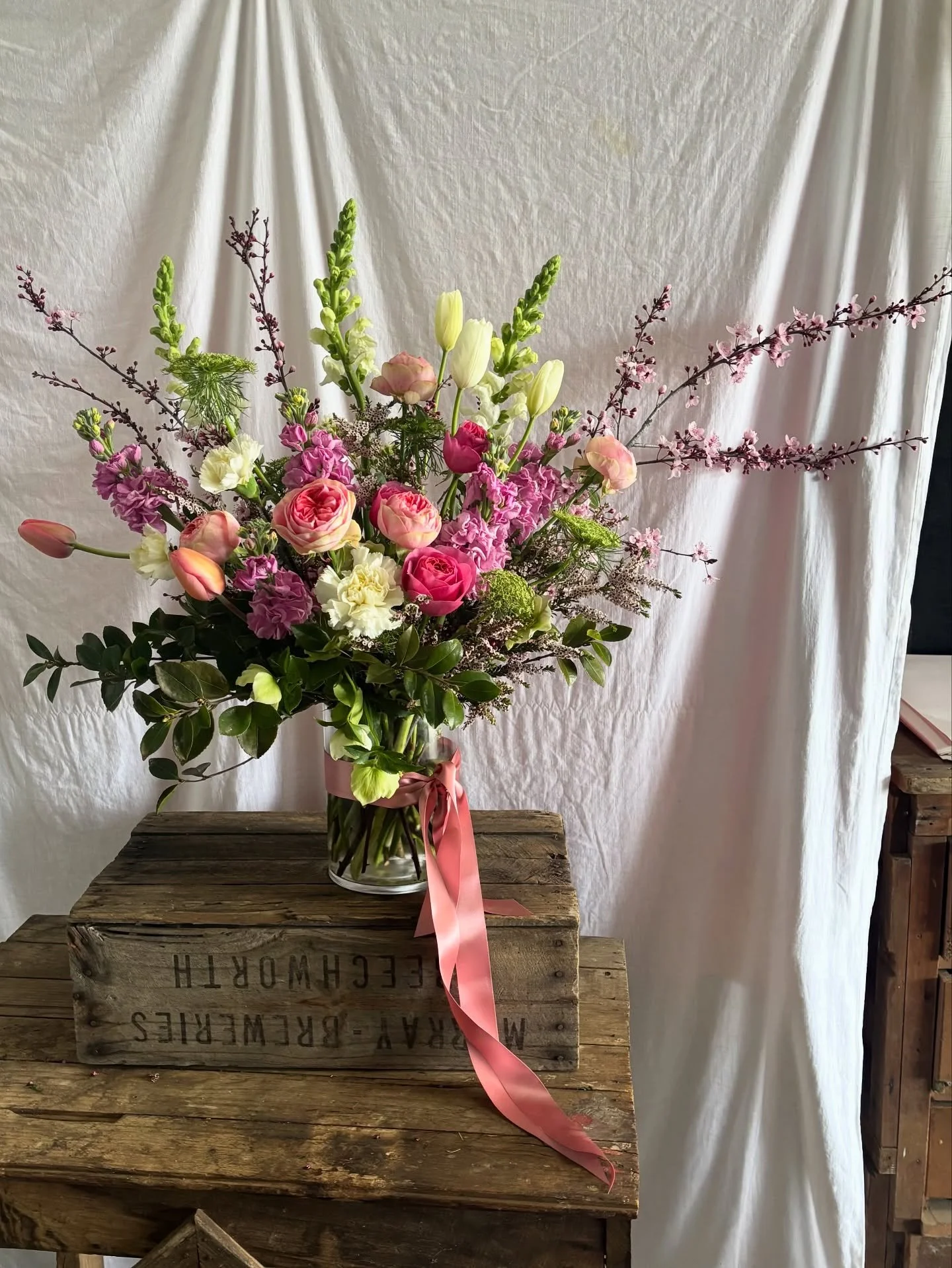 🌸 🌷Spring is officially here🌷 🌸
The garden is bursting with colour and the most beautiful seasonal blooms are in abundance. 

If you are after a beautiful, seasonal arrangement like the beauties above, order through our website www.chelsieflorald