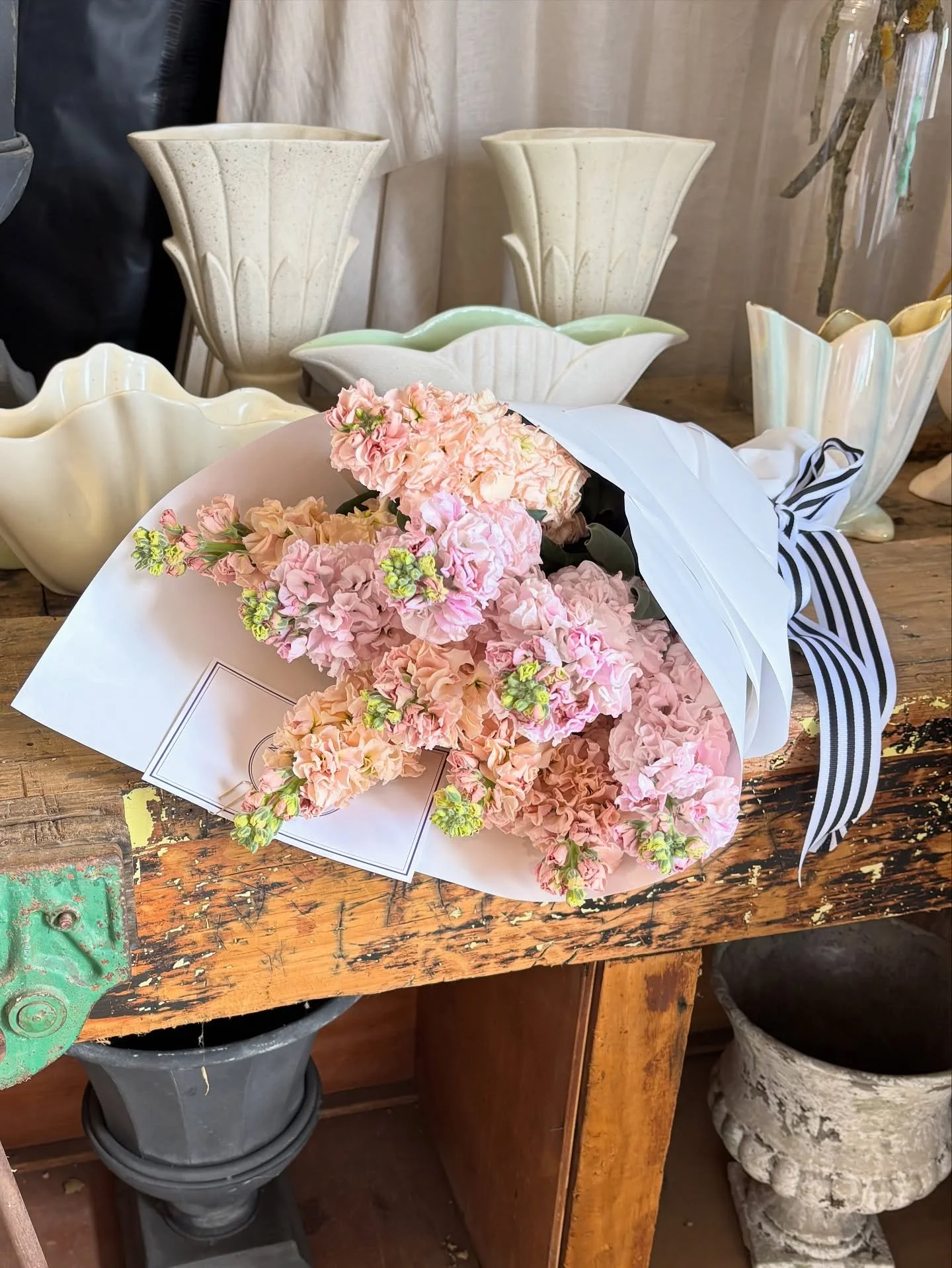 Garden style bunches available tomorrow and this weekend @pembertonpantry 🌸☕️ Enjoy amazing food, coffee and beautiful seasonal flowers this long weekend. 🌸🐝🥐 Get in quick, limited bunches available!  #flowerfarm #seasonal #alburywodonga #florald