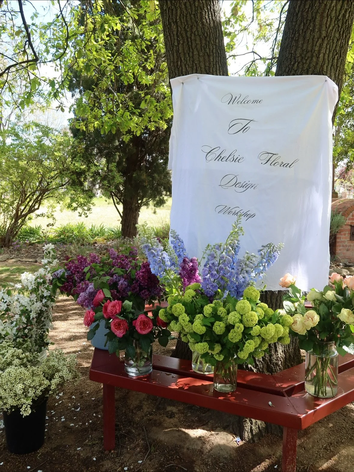 Thank you to all of the beautiful ladies who attended our Spring Bouquet Workshop @jinderapioneermuseum on the weekend.🌸🌸🌸

It was a lovely morning of floral arranging under the big oak tree, using fresh, seasonal blooms grown by myself and @cecil