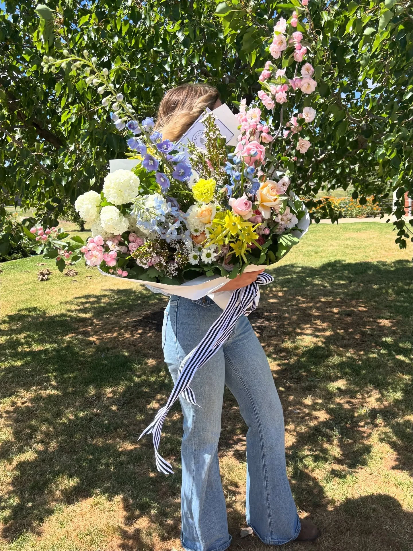Handcrafted garden style bouquets, featuring seasonal flowers grown here on the flower farm and other Australian grown blooms.
Order online or message to secure your arrangement. Deliveries available Tuesday through to Saturday. 🌸🌸🌸

www.chelsiefl