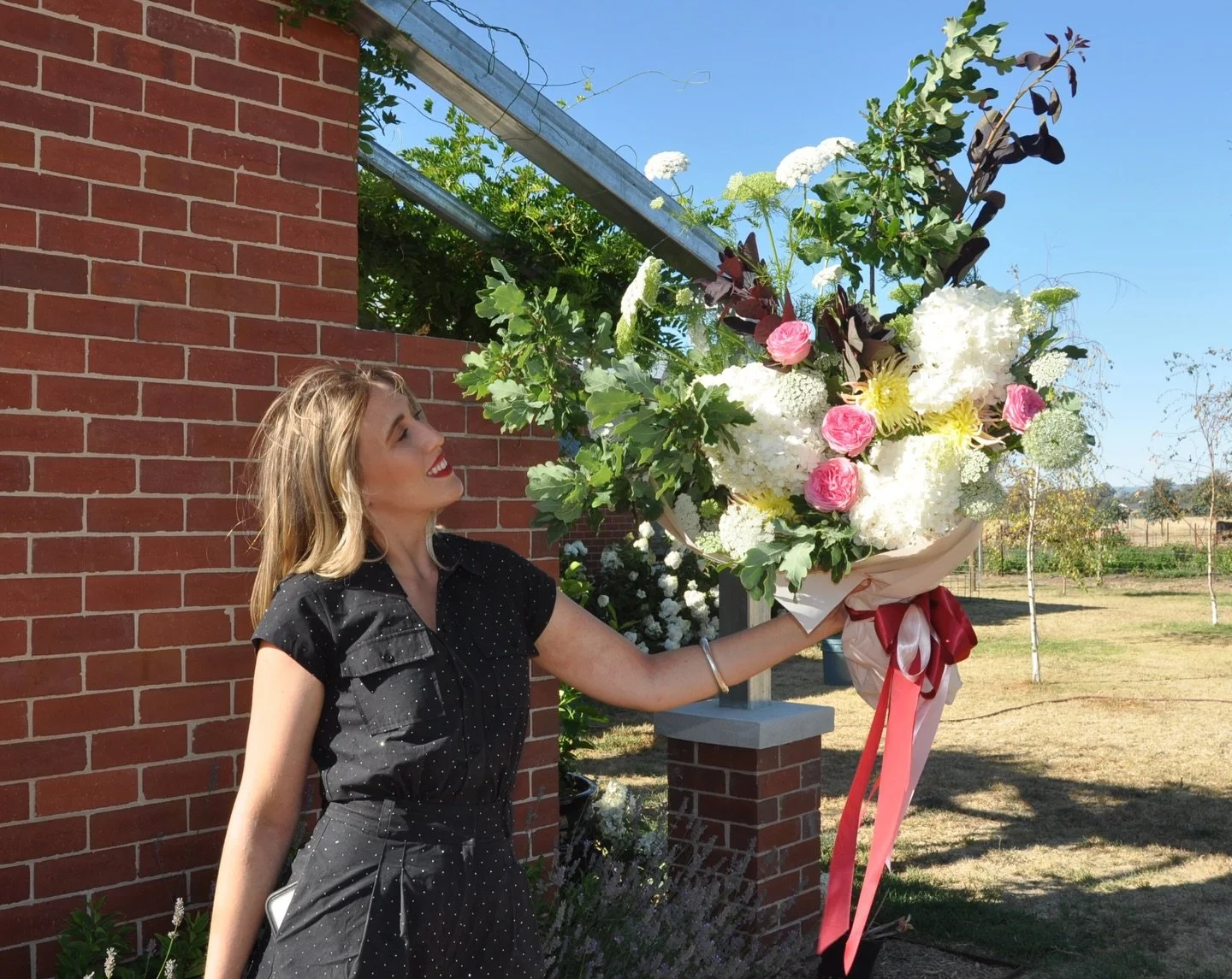 Valentine&rsquo;s Day is just around the corner! &hearts;️&hearts;️&hearts;️
This Friday and Saturday, I&rsquo;ll have gorgeous blooms available at @pembertonpantry , featuring flowers grown on our farm alongside seasonal Australian grown blooms.

Li