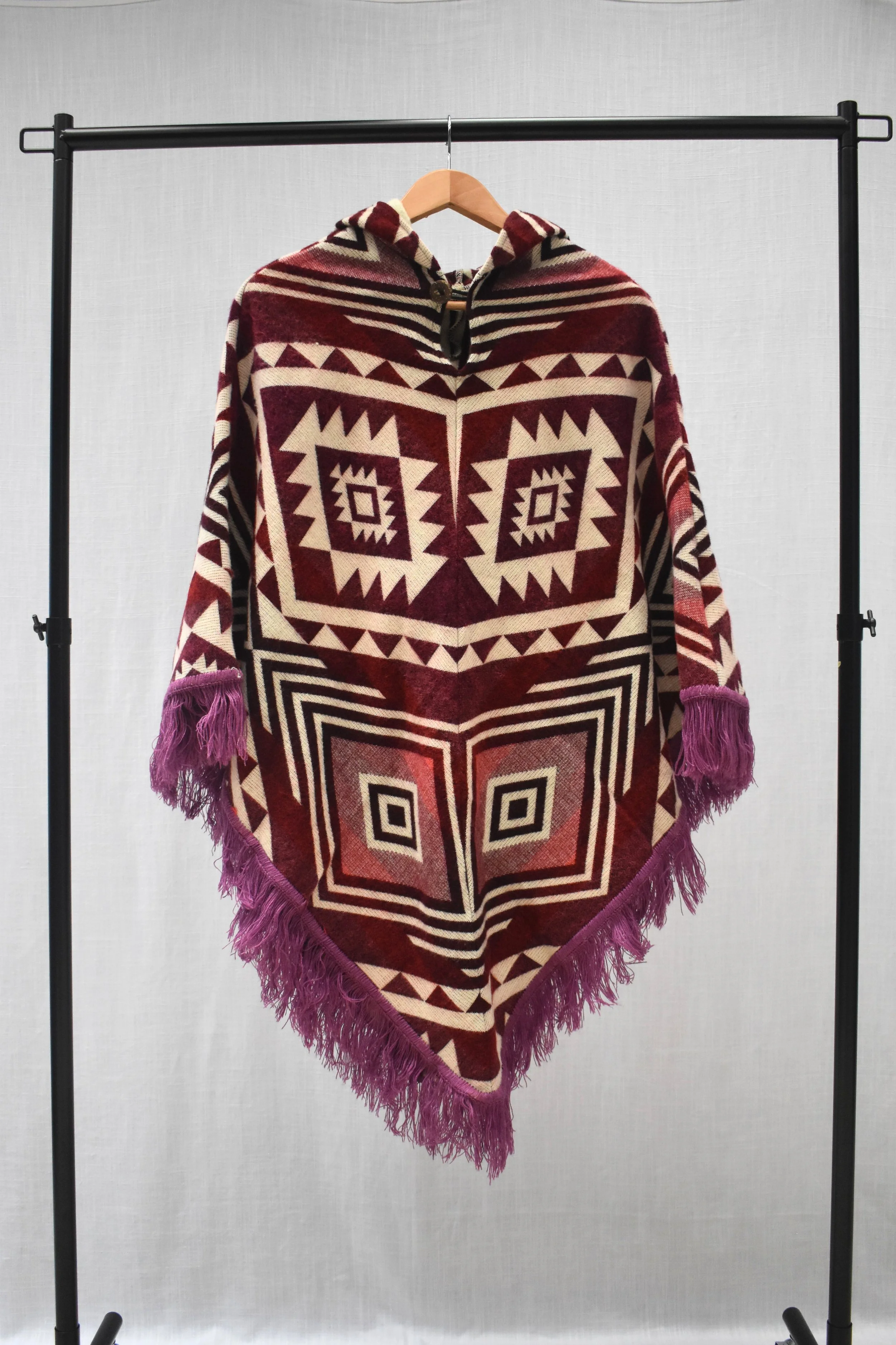 Poncho Rhombus - Burgundy Trail