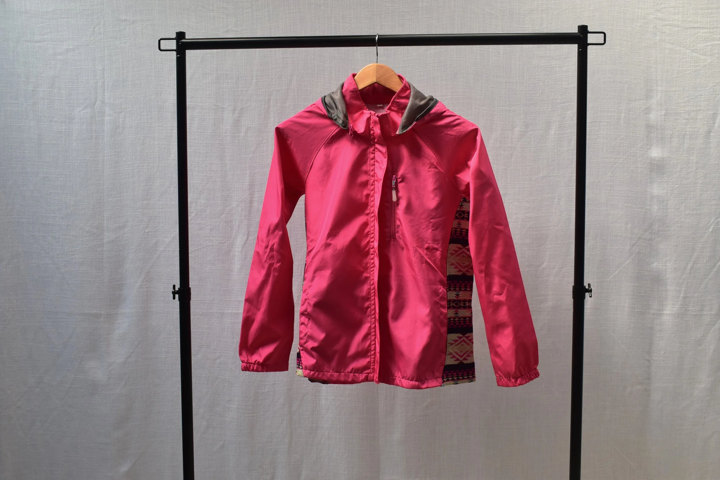 Windbreaker  - Andean Fuchsia