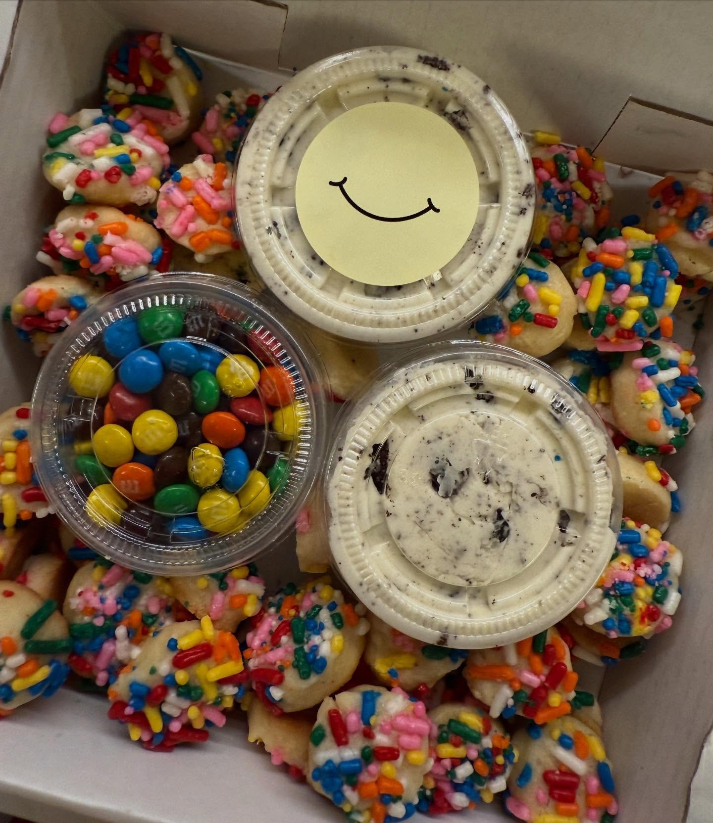 Saturday night calls for chips + dip 🍾🍪