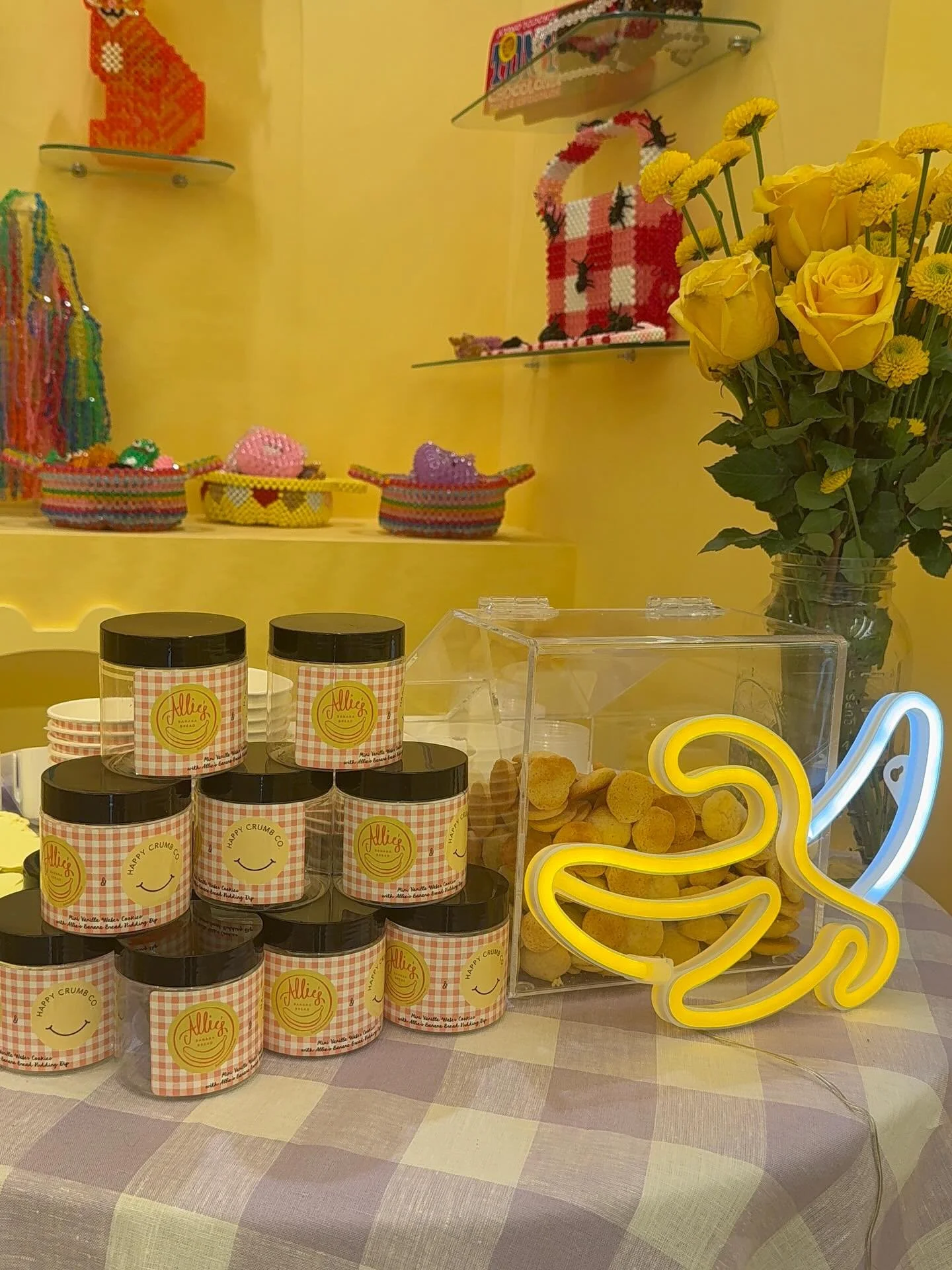 When 3 yellow brands host a collab 💛

The cutest setup for our perfect partnership with @alliesbananabread and @susan_alexandra! Thank you everyone who came out and tried our homemade nilla wafers with banana bread pudding dip 🍌

Stay tuned for wha