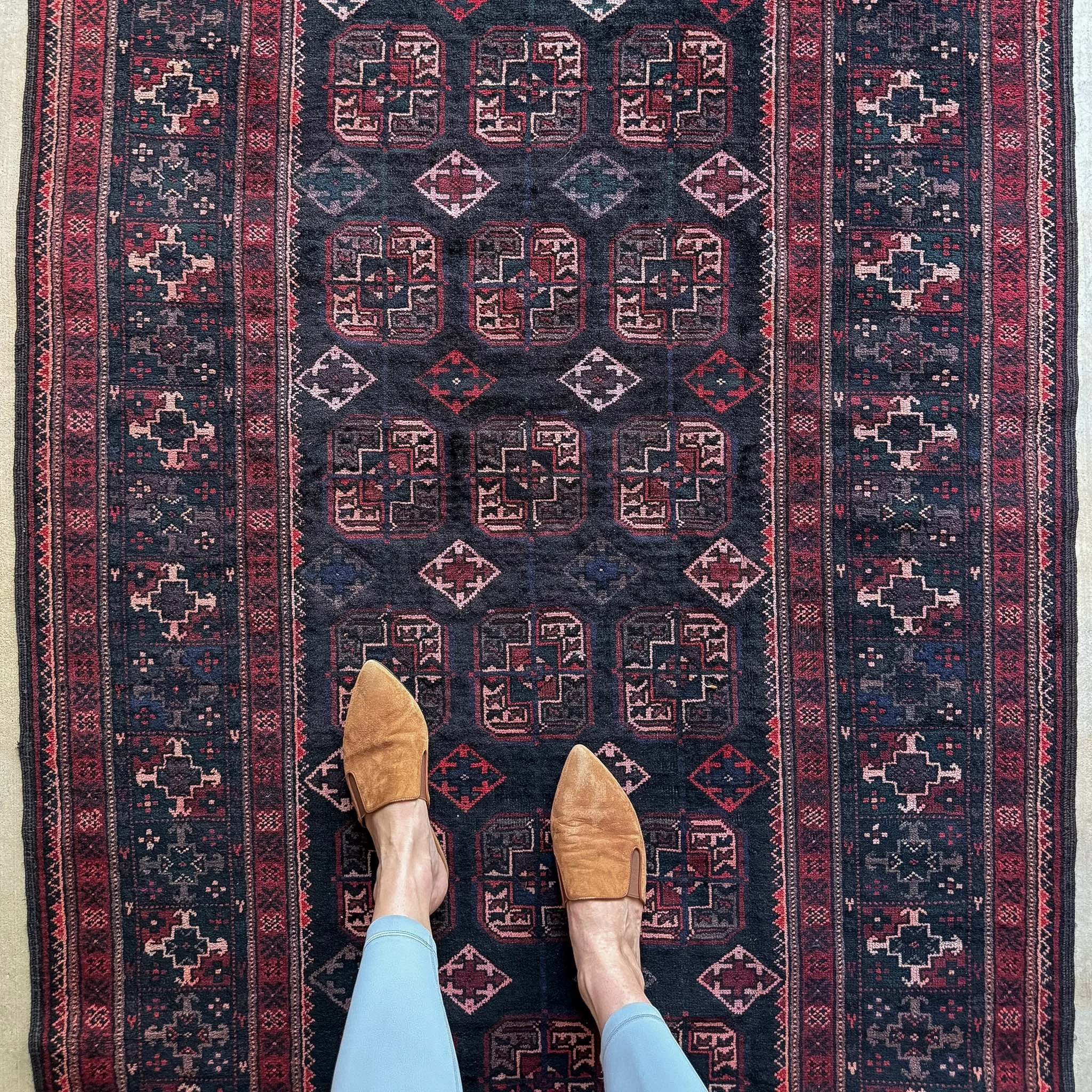 Vivienne Noir | 4' x 8'3