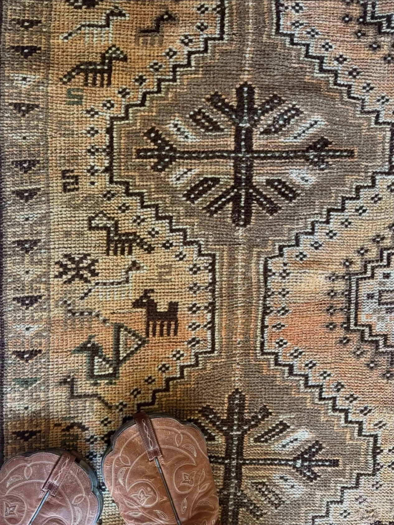 Bronzed Prairie carries the warmth of open skies and sunbaked earth&mdash;each tone brushed with the softness of time. Muted bronze, wheat, and driftwood hues meet pine green and espresso accents, telling a story of wide landscapes and quiet enduranc