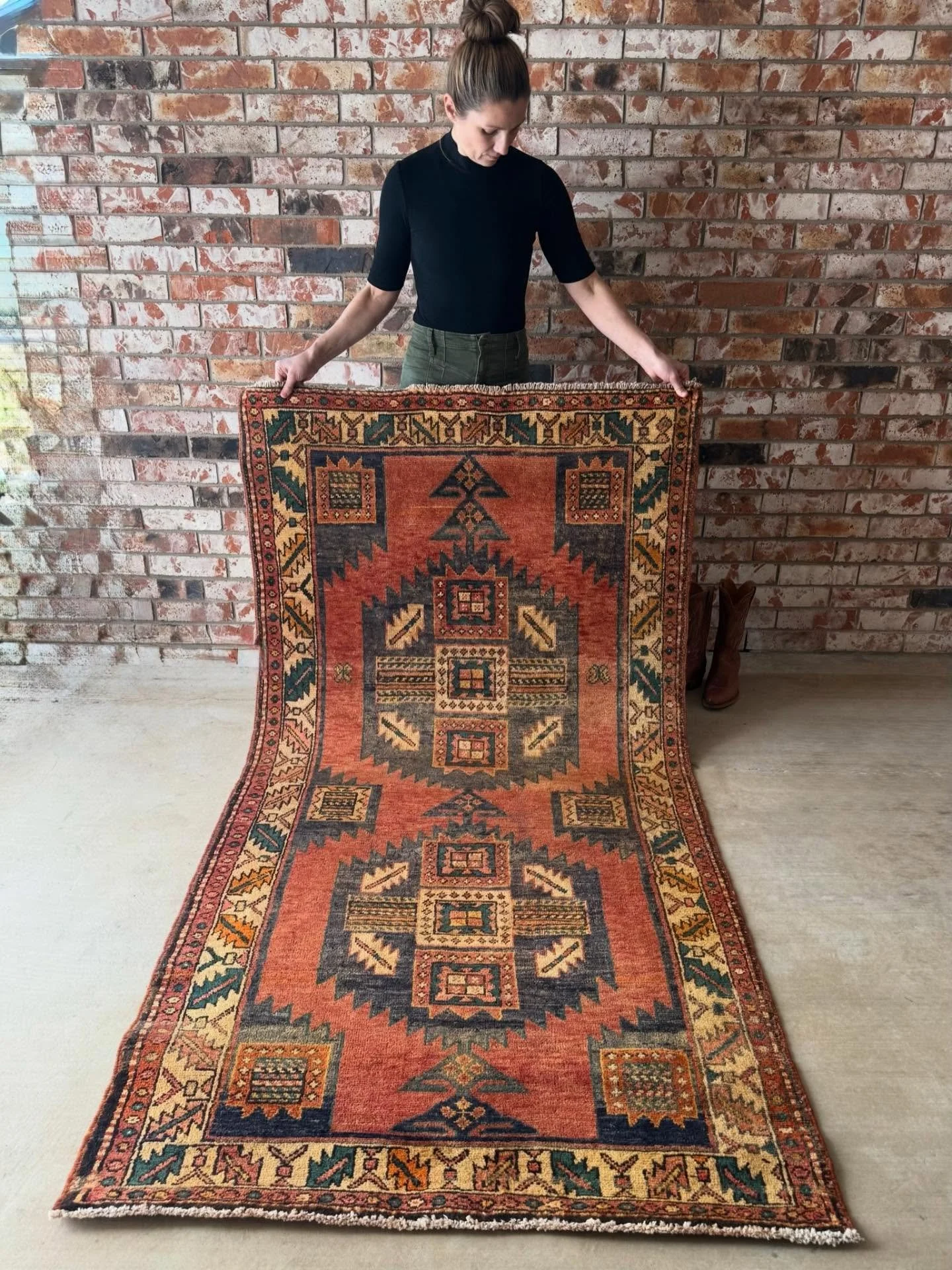 Chinati Bloom brings that sun-warmed West Texas feeling home. A rich terracotta field layered with stepped medallions and grounded geometric motifs creates a look that&rsquo;s both graphic and deeply inviting.

3&rsquo;10 x 7&rsquo;9 | Chinati Bloom
