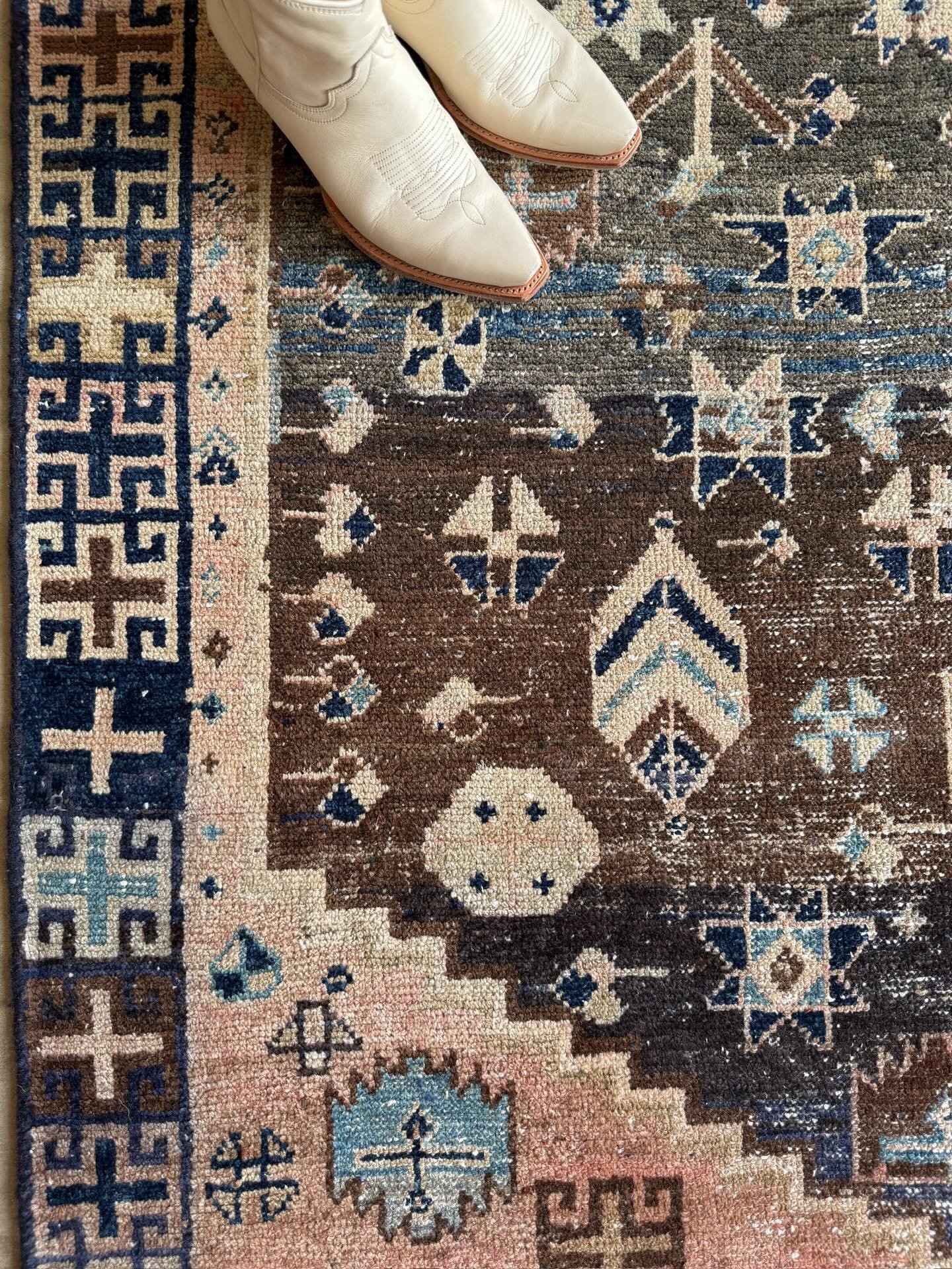 There&rsquo;s something about Blushwood Quiet that is soft, grounded, and just a little bit mysterious.

Blushwood Quiet | 4&rsquo;3 x 5&rsquo;2 | No. 1812

@TheRugLadies | therugladies.com | Because your boots deserve better floors