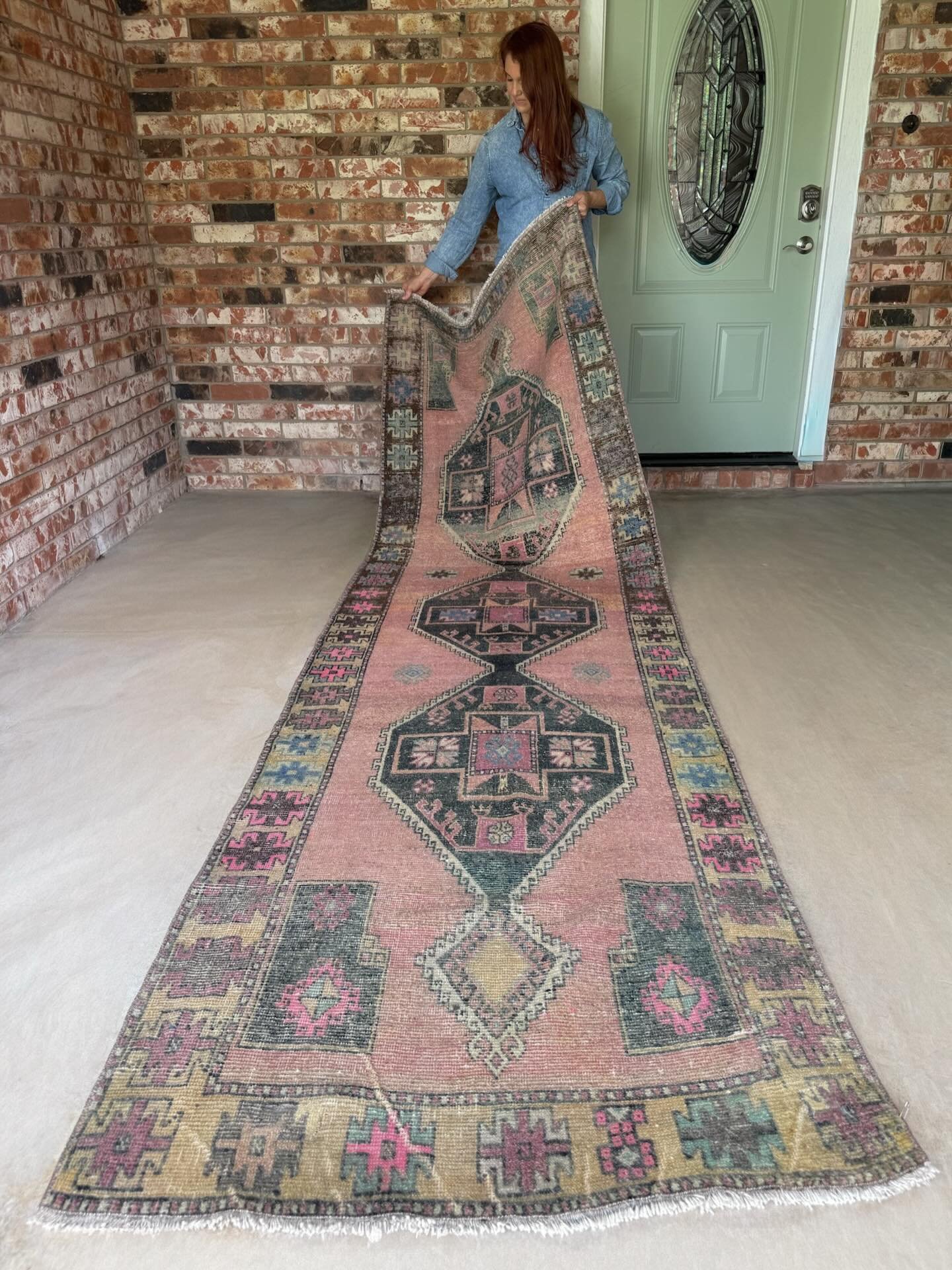Sweet, sun-washed, and just a little bit playful 🍬

Desert Candy Collective | 3&rsquo;4 x 11&rsquo;6

Shop the collection 🤍 therugladies.com
@TheRugLadies | Because your boots deserve better floors