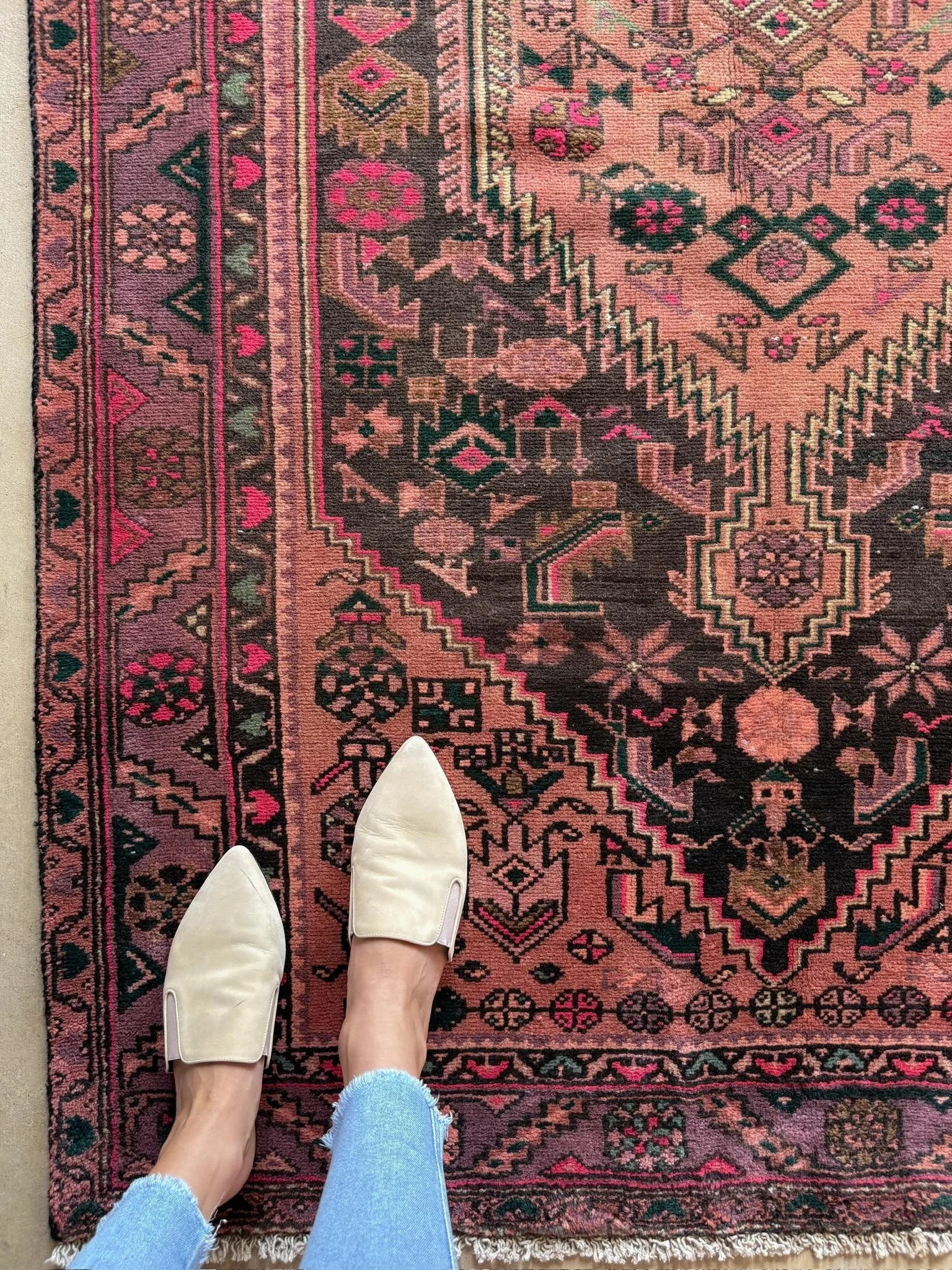 Pink Pony Rodeo just feels like dancing around your house barefoot at midnight 💋

Pink Pony Rodeo | 4&rsquo;4 x 7&rsquo;9 

@therugladies | Because your boots deserve better floors