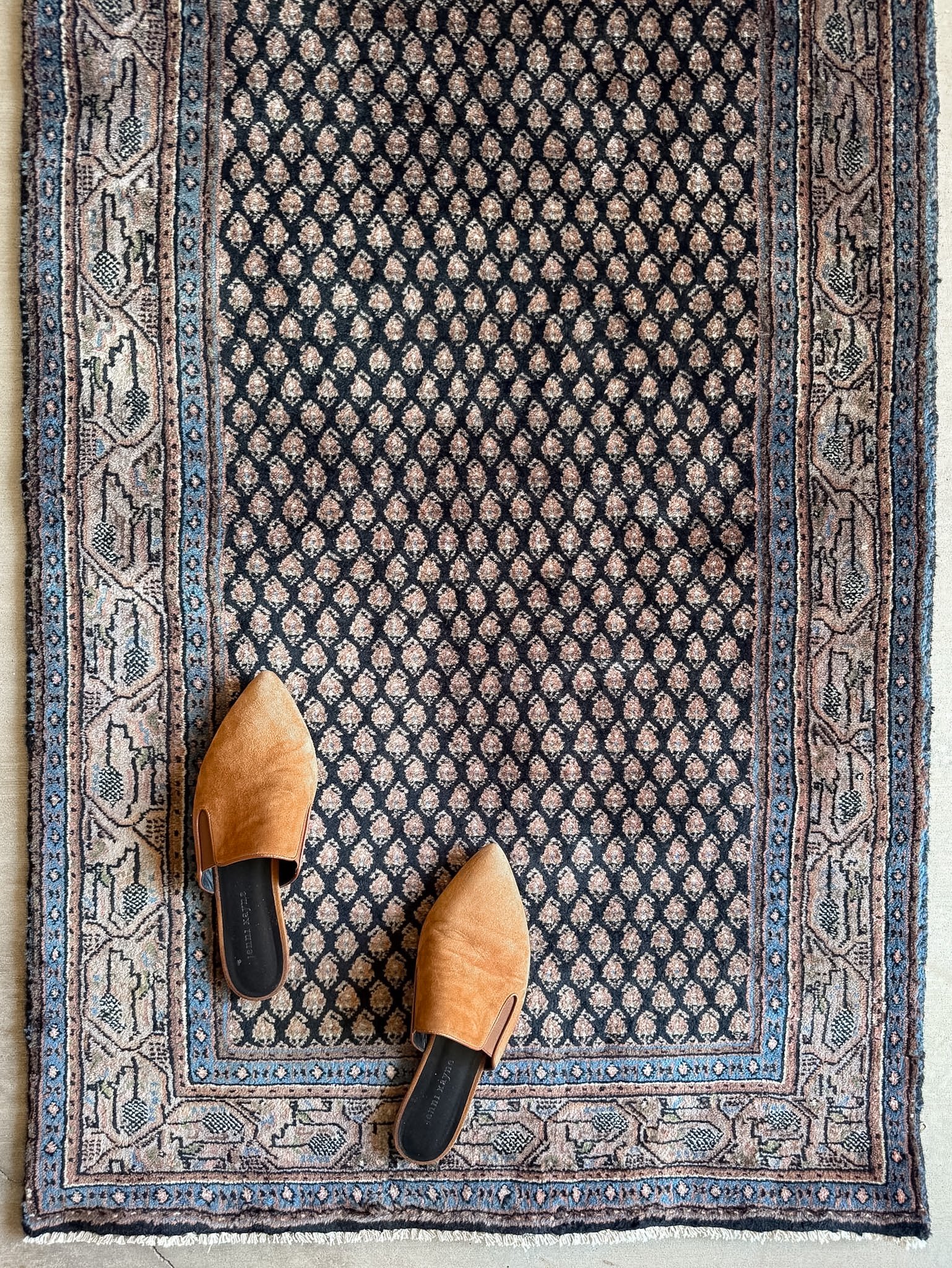 Black Tie Ranch | 2'6 x 6'8