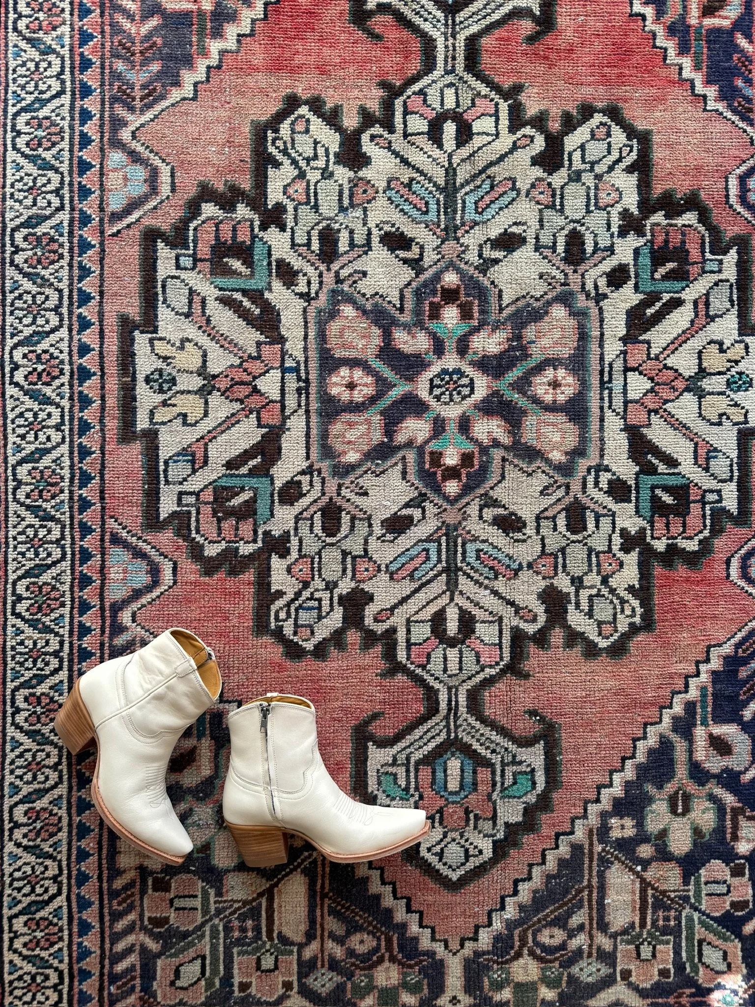 Thistle & Rose | 4’3 x 6’9