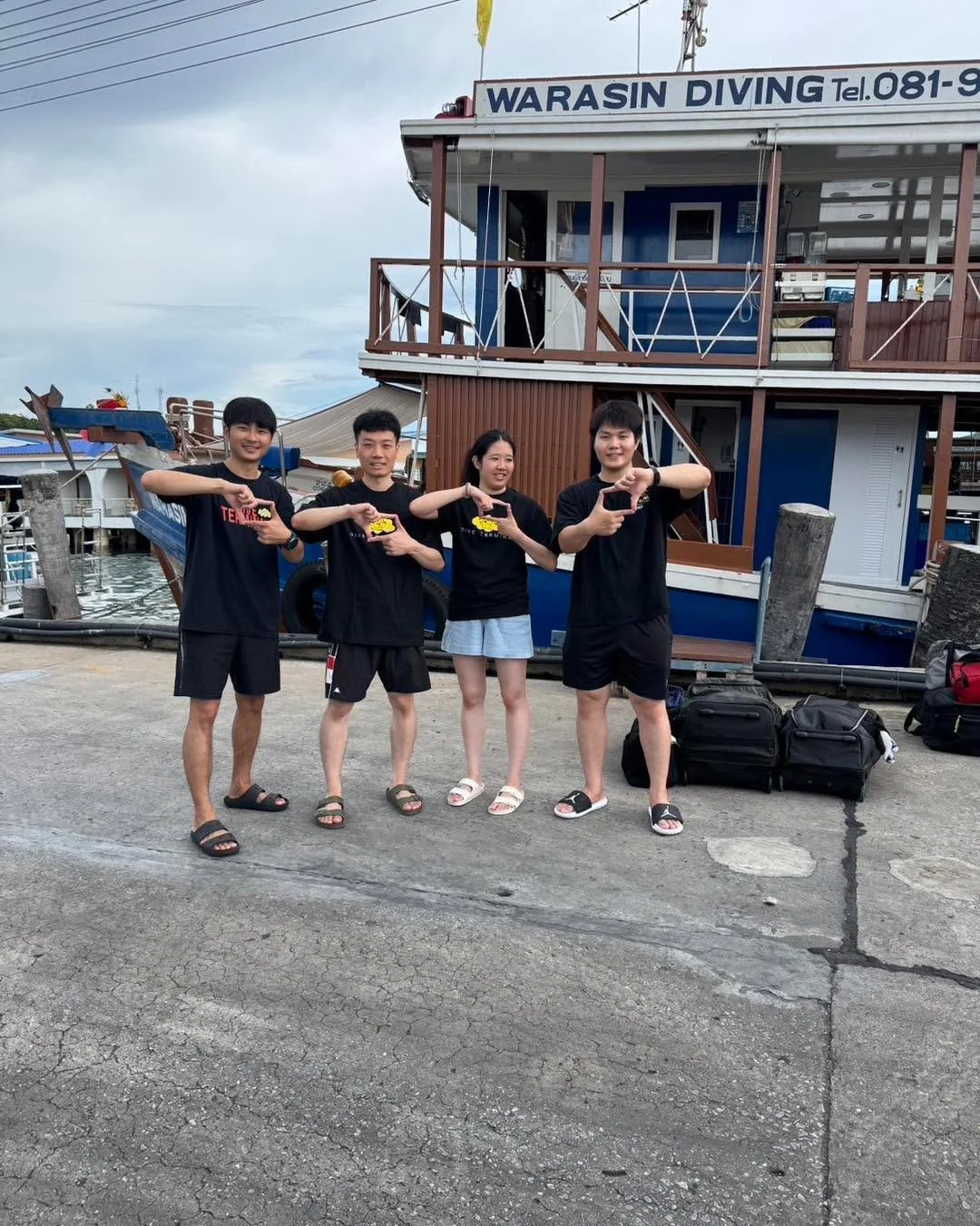 สอบแสมสารแบบ Private : เวลาเรียนไม่ตรงกับตารางของร้าน สามารถออกสอบวันธรรมดาได้ (ถ้าครูว่าง😁)

สำหรับคลาสนี้พานักเรียนทั้งสองท่านไปสอบแบบเรือทั้งลำเป็นของเรา 😹😹

นักเรียนทั้งสองคนเก่งมากทักษะดี มีความรักให้กับทะเล
หวังว่าจะหลงรักการดำน้ำเหมือนที่พว