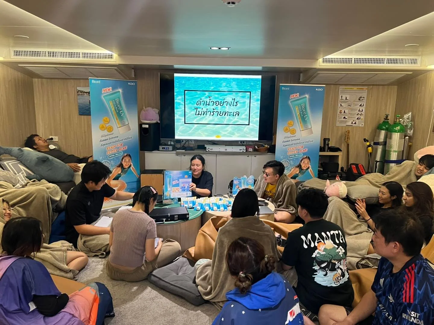 &quot;กันแดดดี ปะการังรอด&rdquo; มากับ Dive Terminal รับฟรีไปเลย &ldquo;Biore UV Aqua Rich Extreme Protect SPF50+ PA+++&rdquo; (สำหรับทริปในประเทศ) 

☀️รู้ไหม? แค่เลือกครีมกันแดดให้ถูก ก็ช่วยปะการังได้แล้ว 🧴ครีมกันแดดทั่วไปหลายตัวมีสารอย่าง Oxybenzo