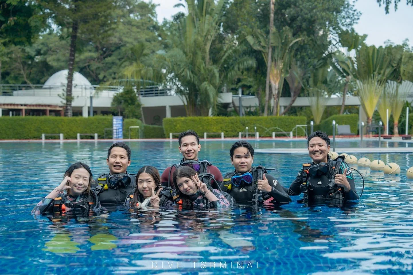 🇹🇭 Dive Terminal x MUIC Diving Club
พวกเรา Dive Terminal รู้สึกเป็นเกียรติมาก ที่ได้เป็นส่วนหนึ่งในการสอนและดูแลการเรียนดำน้ำของชมรม MUIC Diving Club 🌊

บรรยากาศการเรียนที่ผ่านมา ทั้งคลาส Open Water (ภาคไทยและ English Program) และ Advance Open Wat