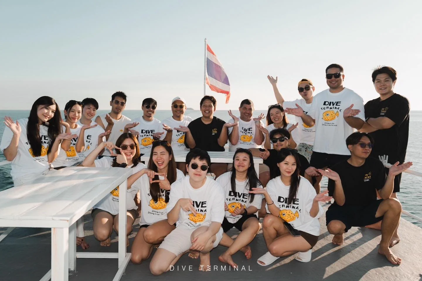 ทริปเกาะช้างรอบนี้ สนุกมาก ม่วนมาก เรือช้างยิ่งใหญ่อลังการ น้ำใส และขุ่น 🤣 เดาอารมณ์ไม่ถูก 

ขอบคุณทุกท่านที่ช่วยทำให้ทริปนี้สนุกสนาน นอกจากได้ดำน้ำแล้วยังได้กู้อวนจับปลาที่ติดกับกองหินเพลินอีกด้วย ได้ช่วยทะเลไปแบบปริ่มเปรม

สนใจทริปเกาะช้าง ปีหน้าท