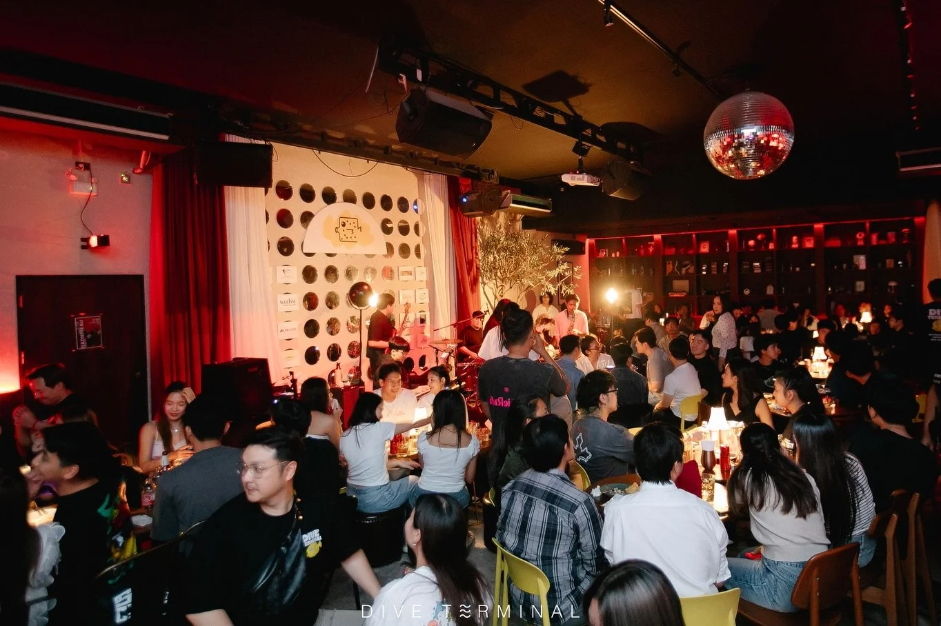 New Year Party #3 ของ Dive Terminal 🥂
ไม่ใช่แค่ปาร์ตี้ แต่คือคืนแห่งรอยยิ้ม เสียงหัวเราะ และมิตรภาพดี ๆ สนุกมากกกกจริง 💛

ขอขอบคุณผู้ใหญ่ใจดีและสปอนเซอร์ทุกท่าน ที่ร่วมสนับสนุนและทำให้ค่ำคืนนี้เต็มไปด้วยความสุขและความทรงจำดี ๆ
ขอบคุณทุกคนที่มาสร้าง