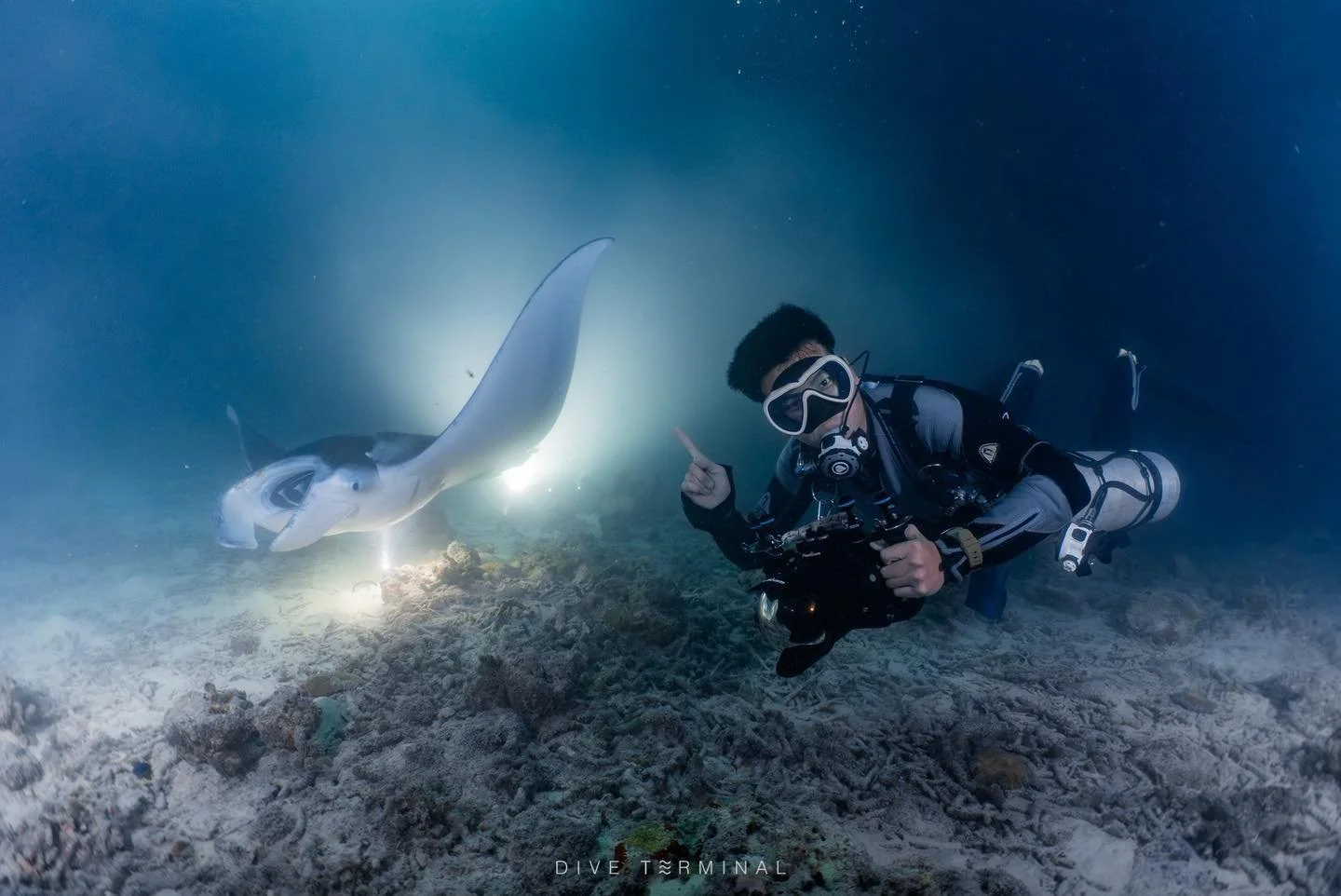 มัลดีฟส์ ดียังไง?

🥰(11)12-17(18) April 2026 Best of Maldives (2 ที่สุดท้าย) ลางานน้อยมาก 

🥰(5)6-11(12) Dec 2026 Best of Maldives

🌊 มัลดีฟส์ ดียังไง? ทำไมต้องไปดำน้ำสักครั้งในชีวิต! 🇲🇻

ใครฝันอยากเจอฉลามวาฬ Manta โรนัน  หรือฝูงปลาล้อมรอบ 360 อ