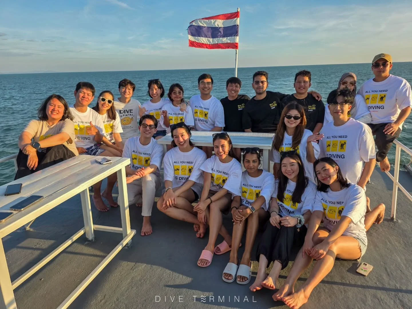 ส อา ที่ผ่านมา ได้ไปฮีลใจ กับทริปเกาะช้าง สนุกมาก ม่วนมากจนรู้สึกว่าเวลาน้อยเกินไปที่จะเล่นให้ครบทุกกิจกรรมที่อยากทำ เรือช้างยิ่งใหญ่อลังการเช่นเคย และพิเศษคือหินเพลินน้ำใสมว๊ากกก จอยสุดๆ 

ขอบคุณสมาชิกทั้งหน้าเก่าและหน้าใหม่ที่ช่วยทำให้ทริปนี้สนุกสน