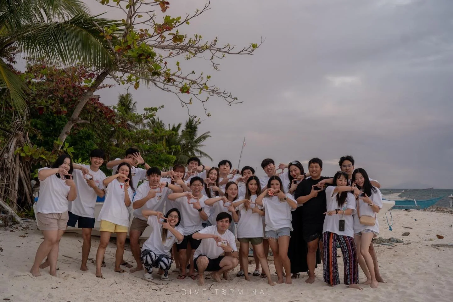 🌊✨ ปิดทริป #Malapascua แบบฉ่ำๆ ✨🌊
เจอน้องฉลามตาแป๋วใกล้มากกก ว่ายสวย นิ่ง หล่อทุกตัว 🦈💙
ลงทุกไดฟ์คือคำว่า &ldquo;คุ้ม&rdquo; ดังอยู่ในหัวตลอด
ทริปนี้ทั้งลุ้น ทั้งฟิน ทั้งตื่นเต้น
แต่เต็มไปด้วยรอยยิ้มบนผิวน้ำและใต้ทะเล

ภารกิจตามหาน้องสำเร็จ ✔️
คว