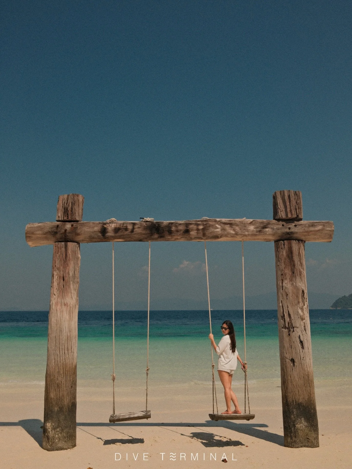🏝️นาวโอพี เกาะที่เกินคุ้ม มากกกก💛Dive Terminal ก็เสริฟ รูปถึงใจ บนบกใต้น้ำ เกินคำว่าฉ่ำ!!!

📸นี่มาดำน้ำจริงๆ หรือมาถ่ายรูปกับหาดทรายขาว ๆ พระอาทิตย์ตกตรงขอบฟ้าแบบนี้

มันเกินคุ้มไปแล้ว ☀️🌴

แค่บนบกก็เอาเรื่อง ใต้น้ำ&hellip;ไม่ต้องพูดถึง 🌊🤿

ใคร
