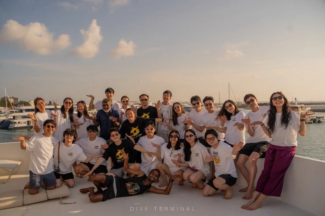 Maldives Trip 01 &mdash; จบแล้ว 🌊 ทริป 2 เริ่มความสนุกต่อแล้ววว

บางทริปมันก็แค่เที่ยว
แต่บางทริป&hellip;มันเปลี่ยนฟีลชีวิตไปเลย

น้ำสีนี้ แสงแบบนี้ ทีมแบบนี้
มันไม่ใช่สิ่งที่หาได้ทั่วไป
แล้วมันก็ไม่ใช่สิ่งที่ทุกคนจะได้เจอ

คนที่ไป&hellip;จะเข้าใจว่