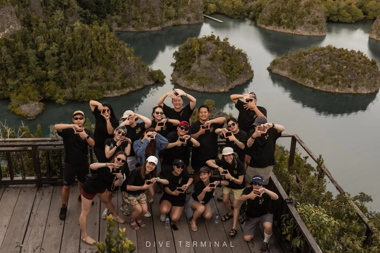 Another epic chapter completed ❤️❤️

Raja Ampat ไม่เคยทำให้ผิดหวัง😄😄

โลมา แมนต้ส  ฝูงปลาแน่น ซีแฟนและปะการังสุดอลังการ

ทะเลที่สวยเกินภาพ ความทรงจำที่เกินคำบรรยาย

ขอบคุณลูกค้าทุกท่าน ทุกเสียงหัวเราะ 😁

และทุกคนที่ร่วมเดินทางในทริปนี้

แล้วเจอกัน