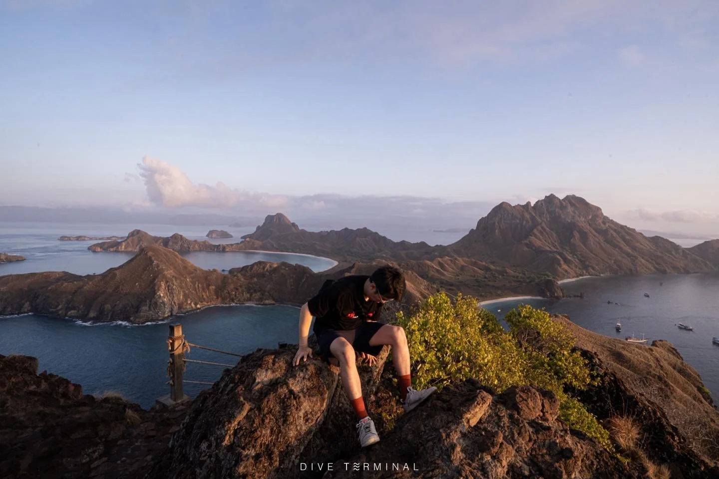 Manta Alley  ซอยแมนต้า ทริปนี้เจอฉ่ำ 20+ Komodo พีคจิ้ง
🤩Komodo ที่ติดใน Bucket list ของนักดำน้ำทุกคน
(30)31May-4(5) Jun 2026
(9)10-14(15) Aug 2026

😘พบกับ บ้านแมนต้าาาา ❤️❤️ 
🤩World class landscape ทั้งบนบกและใต้น้ำ 😁😁
🥰Macroเทพ  Rhynopias ปลา