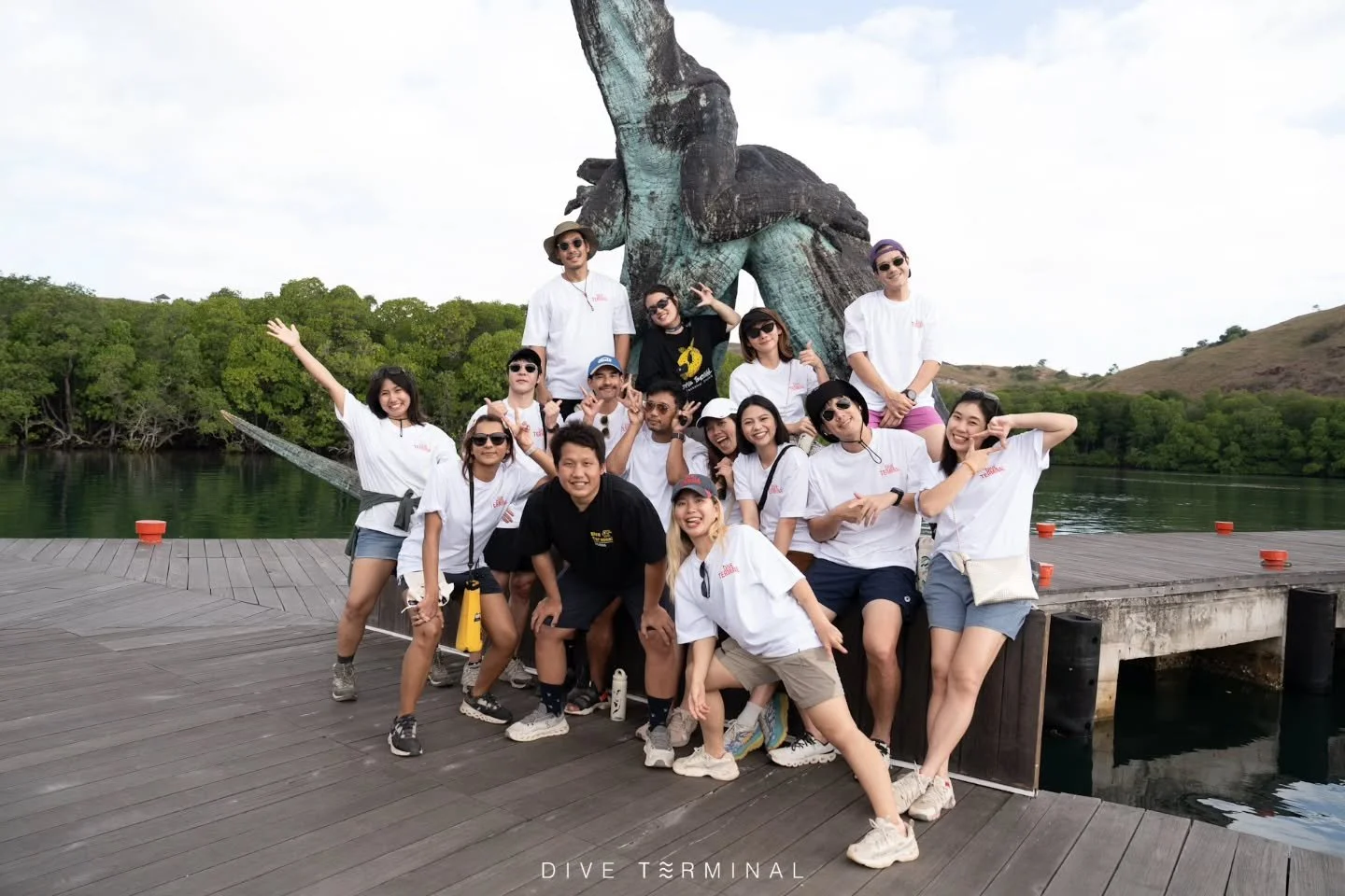 จบแล้ว... Komodo อีกหนึ่งทริป 🌊✨

ขอบคุณทุกเสียงหัวเราะ ทุกวงเม้าท์ ทุกมื้ออาหาร ทุกไดฟ์ และทุกโมเมนต์ที่ทำให้เรือลำนี้เต็มไปด้วยพลังงานดี ๆ

ทะเลอาจสวยเพราะปะการัง ปลา และแมนต้า
แต่สิ่งที่ทำให้ทริปนี้พิเศษจริง ๆ คือผู้คนบนเรือลำนี้

ขอบคุณที่มาสร้า