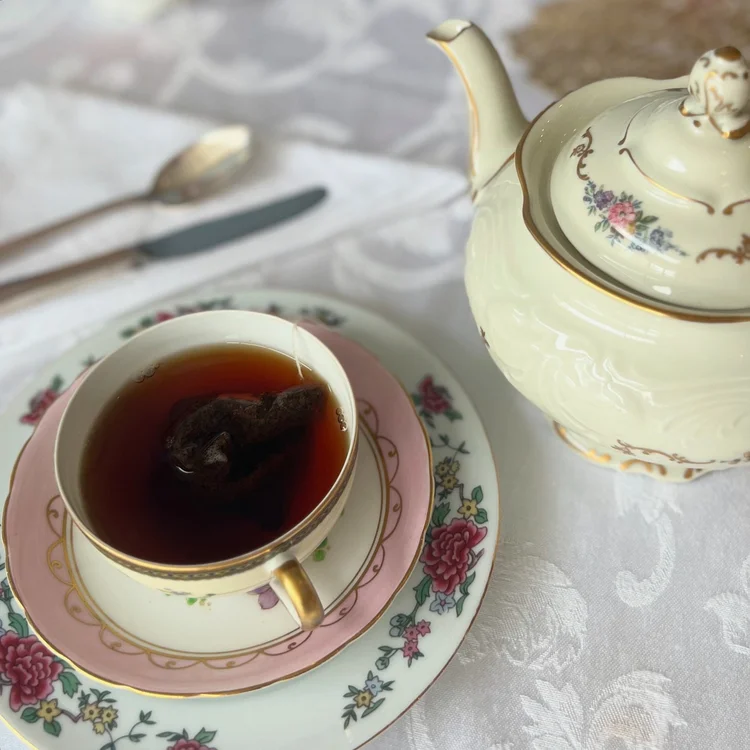 Three Roses Tea Room & Gifts