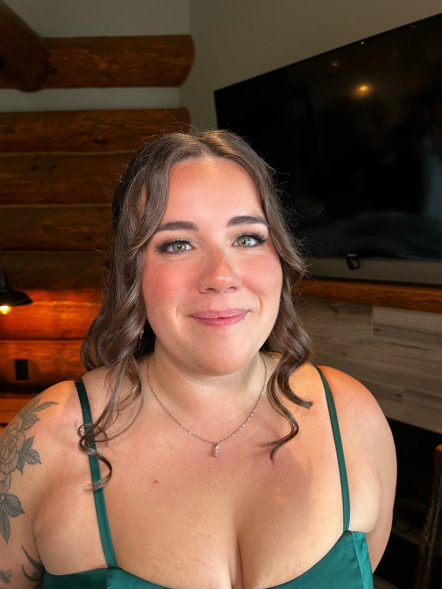 Second look from this beautiful bridal party 🤍 Glowing, fresh, and skin focused 

Products used:

@maccosmetics Face &amp; Body Foundation in C2, 24H Smooth wear concealer in NW24
@anastasiabeverlyhills Cream Contour stick in Fawn 
@makeupbymario Ma