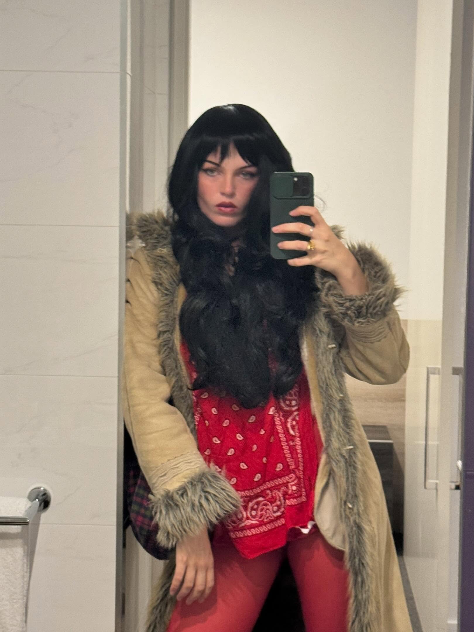 Melbourne! Love u long time x

Thanks so much for having us !! And thank you so much to @hannieday_ for supporting and blowing every bodies mine 🫀❤️💋

Adelaide next! See you on Wednesday! So excited and lucky to have @lolcheleigh supporting xxx