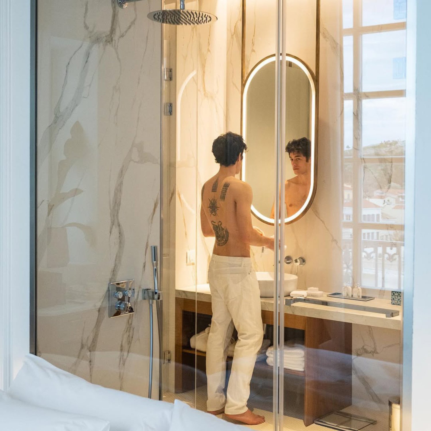 06-the-dolli-grecotel-suite-with-mesmerising-acropolis-views.jpg