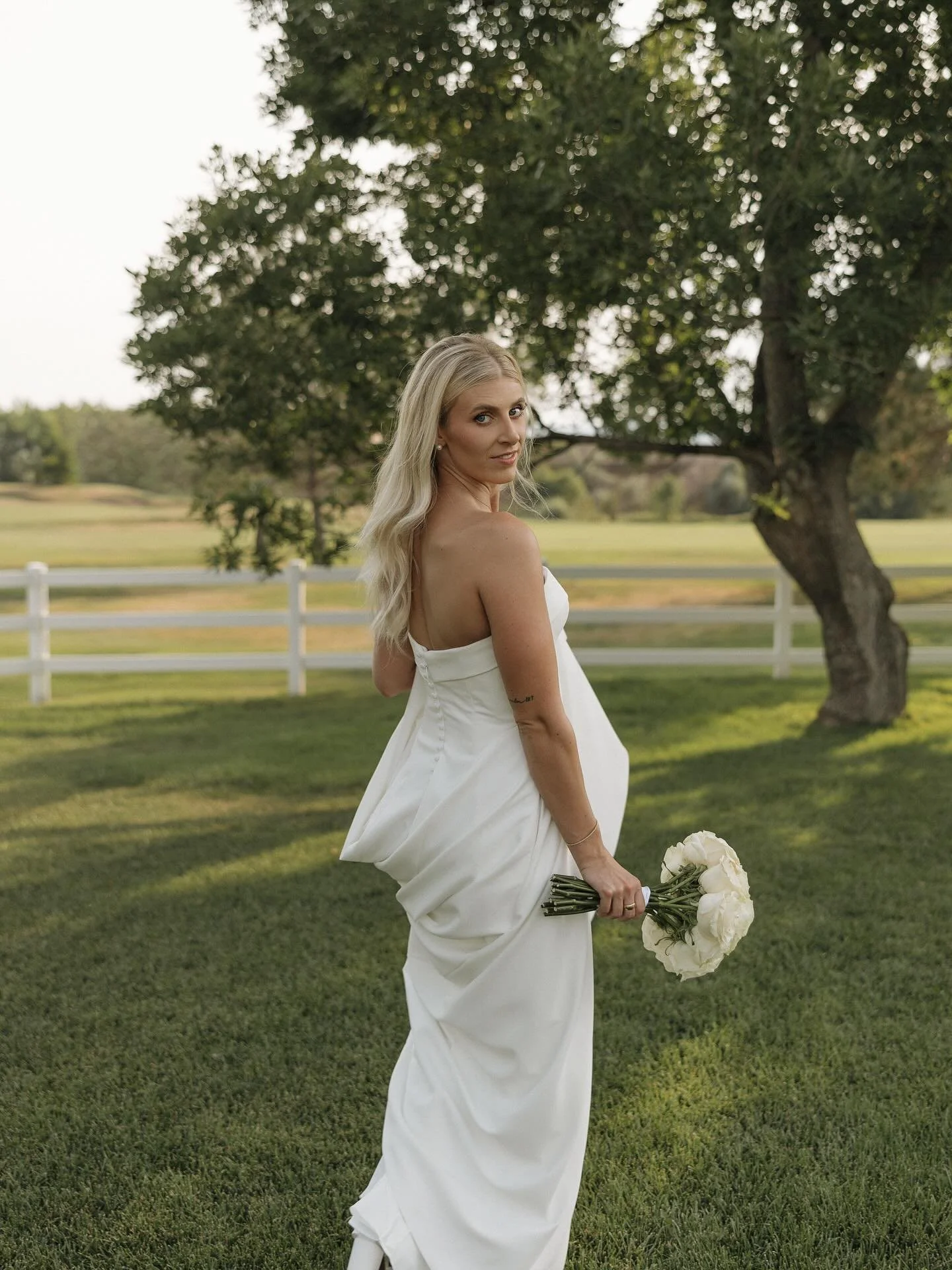 Rachel &amp; Dylan🥂

Who knew that when Rachel and I were coworkers at a gym almost 8 years ago, I&rsquo;d someday be photographing her wedding. One of my favorite things about this job is getting to follow my friends through life and capture moment