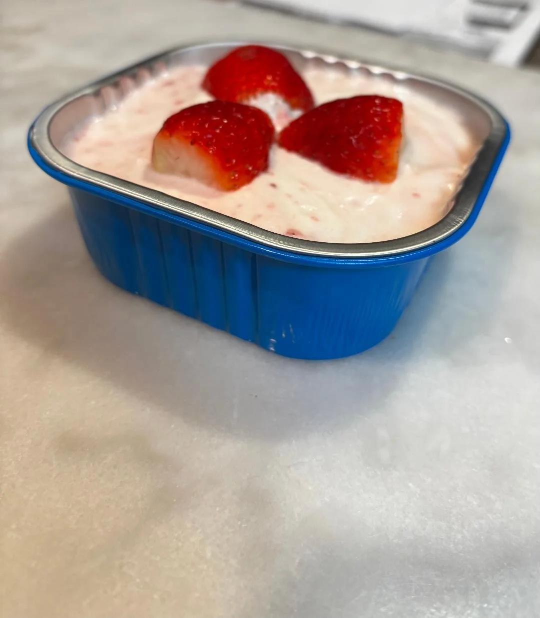 10oz Mini Strawberry Cake