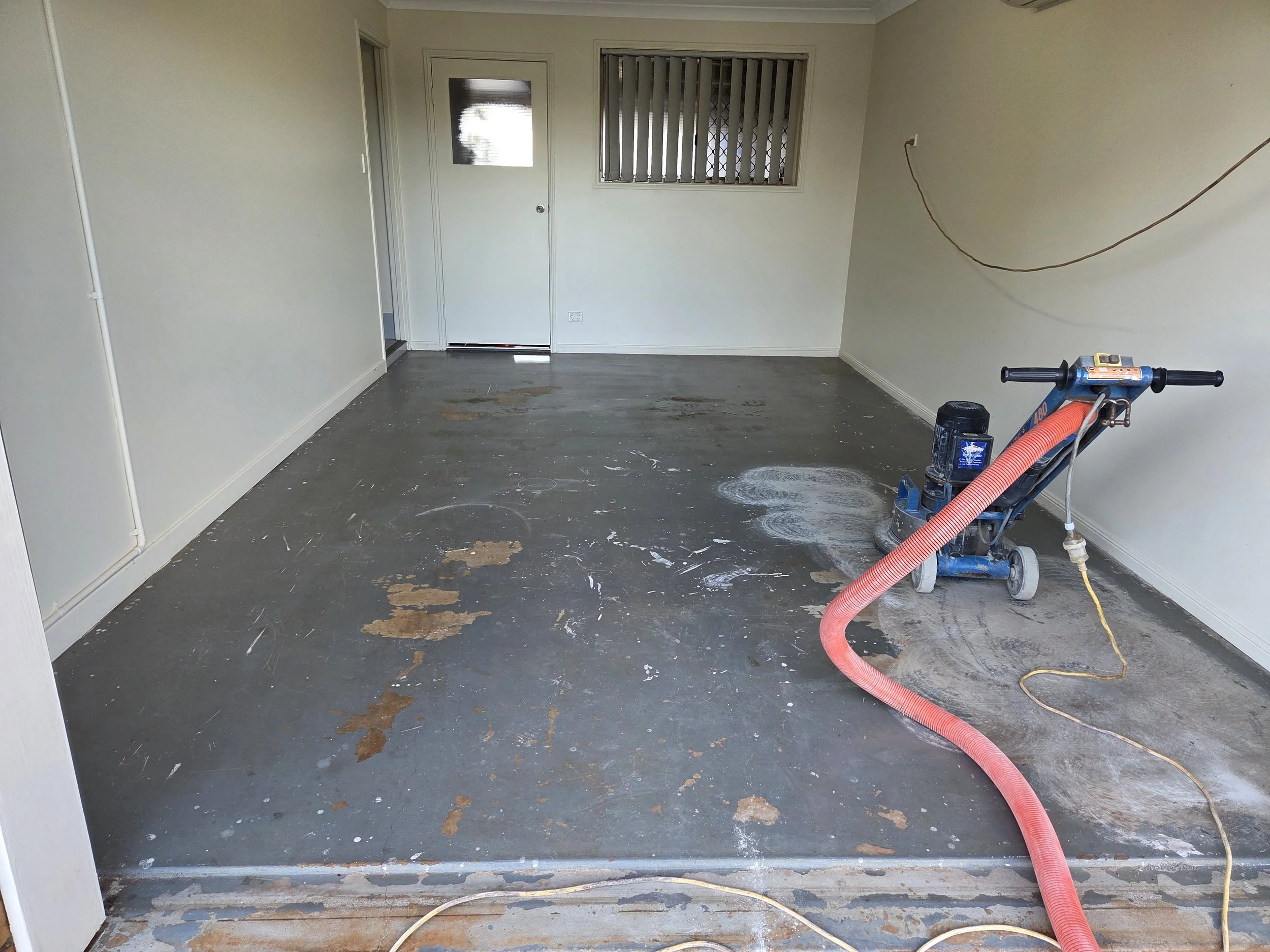 Concrete grinding before epoxy application
