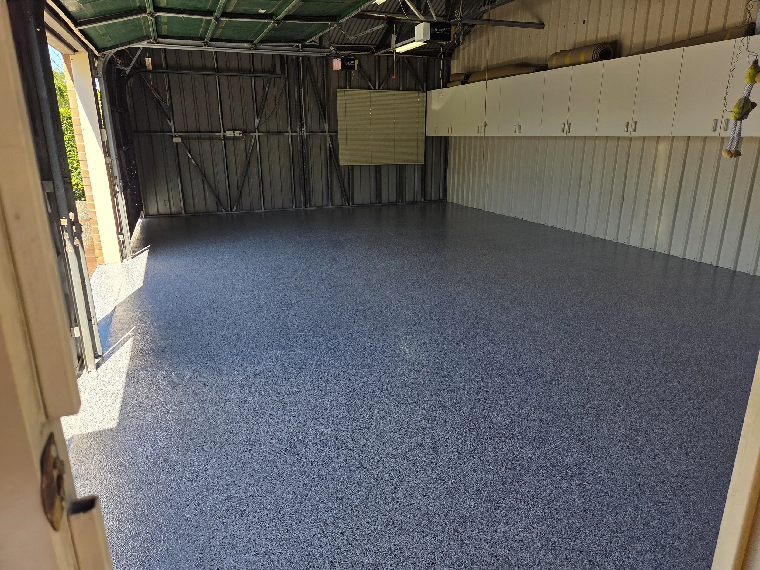 Flaked gray epoxy floor