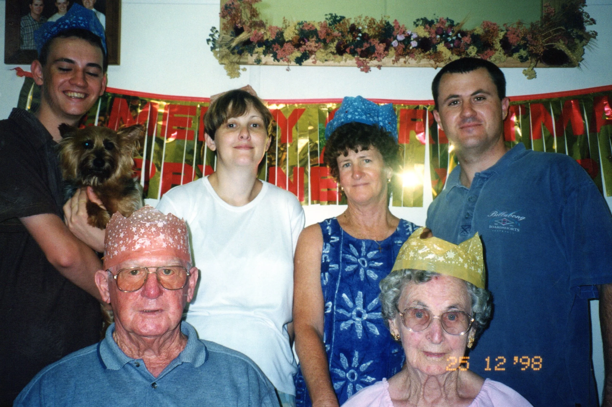 Christopher, Jenny, Mum, Paul, Pardy, Alma - Christmas Dec 1998.jpg