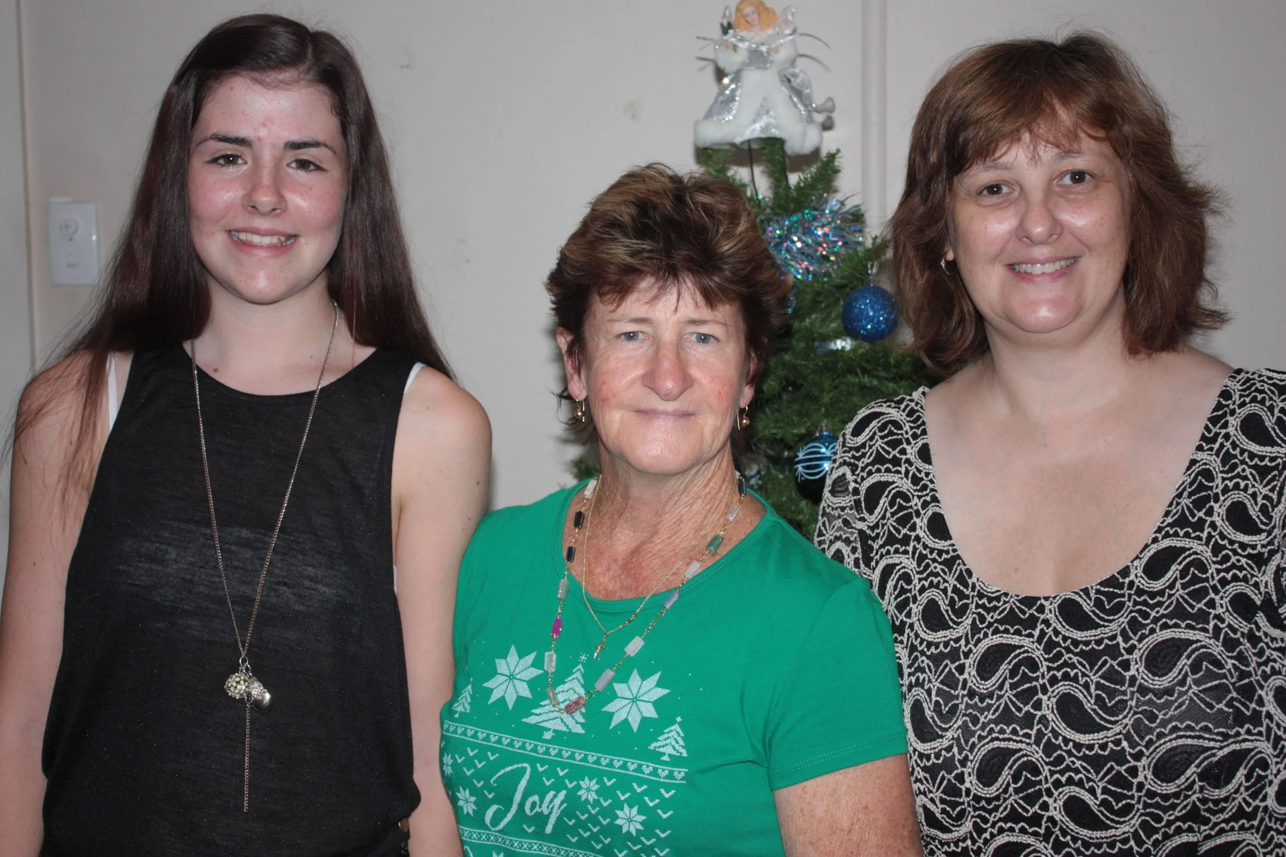 Montanna, Mum & Jenny - Christmas 25 Dec 13.jpg