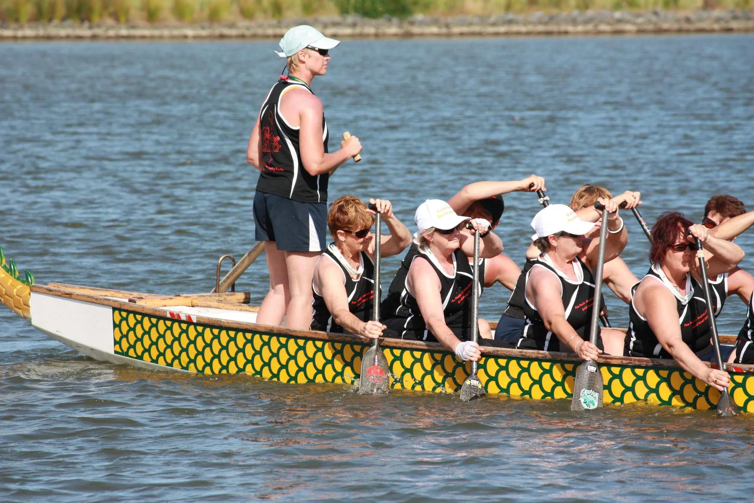 Mum - Dragon Boat 13 Nov 2010 (4).jpg
