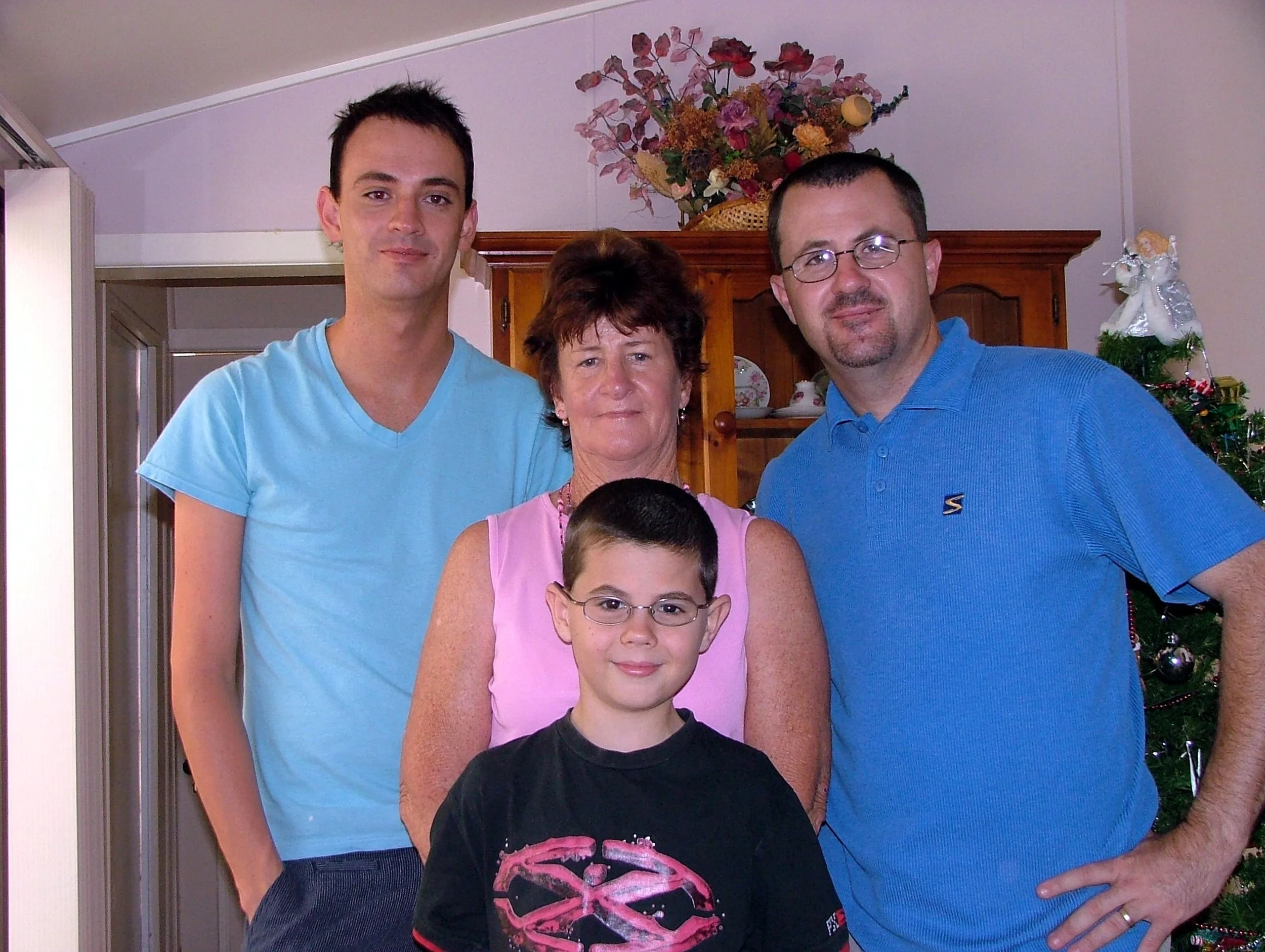 Christopher, Mum, Paul, Brendan - Christmas 25 Dec 05 (2).jpg