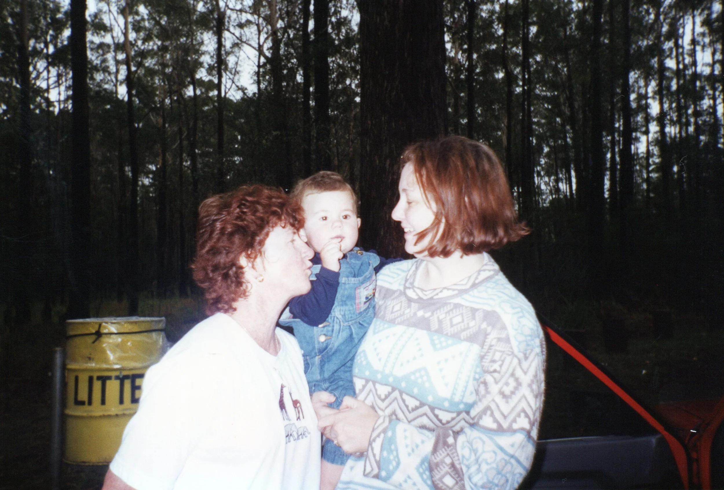 Mum, Brendan, Jenny Oct 1997 (2).jpg
