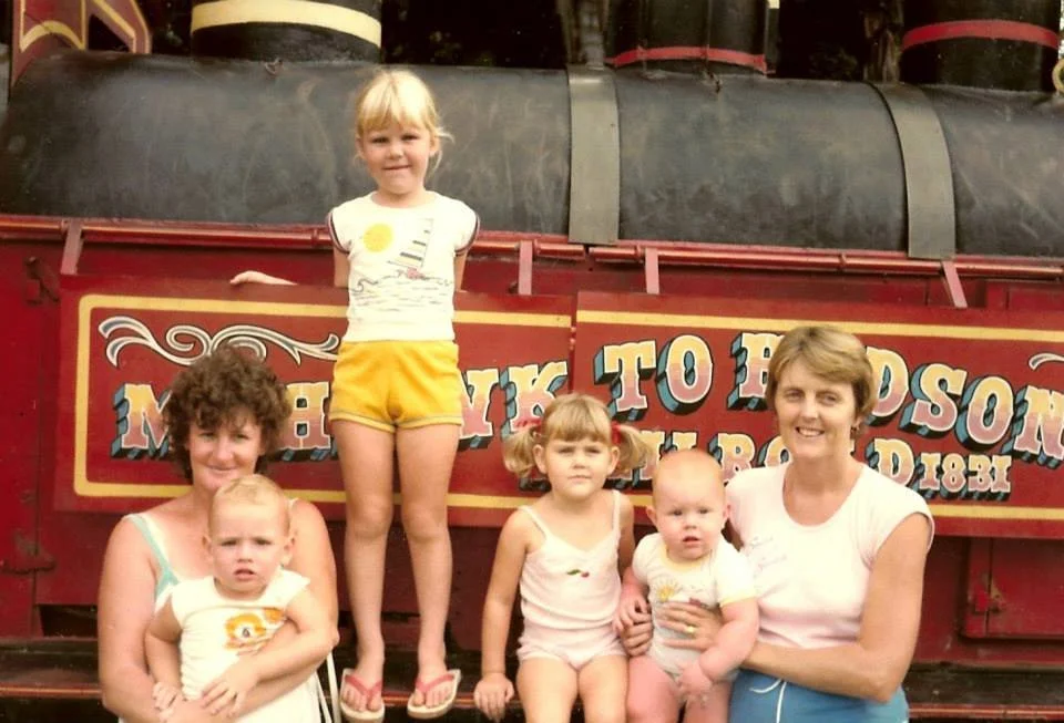 Mum, Chris, Kirsty, Anita, Kurt, Mooreen.jpg
