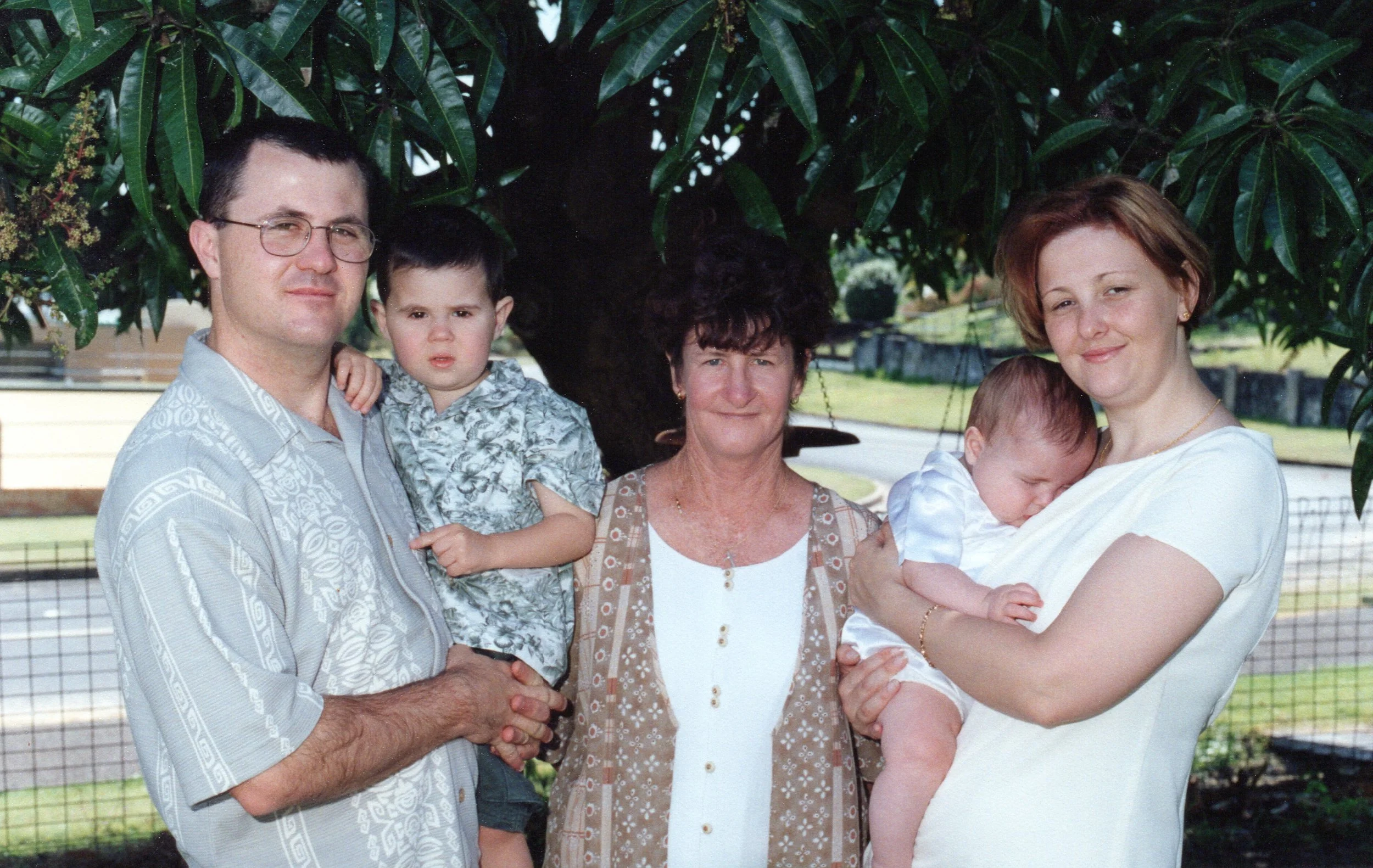 Paul, Brendan, Mum, Matthew, Jenny - Oct 1999.jpg