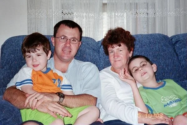 Mum, Paul, Brendan, Matthew 6 Jan 2000.jpg
